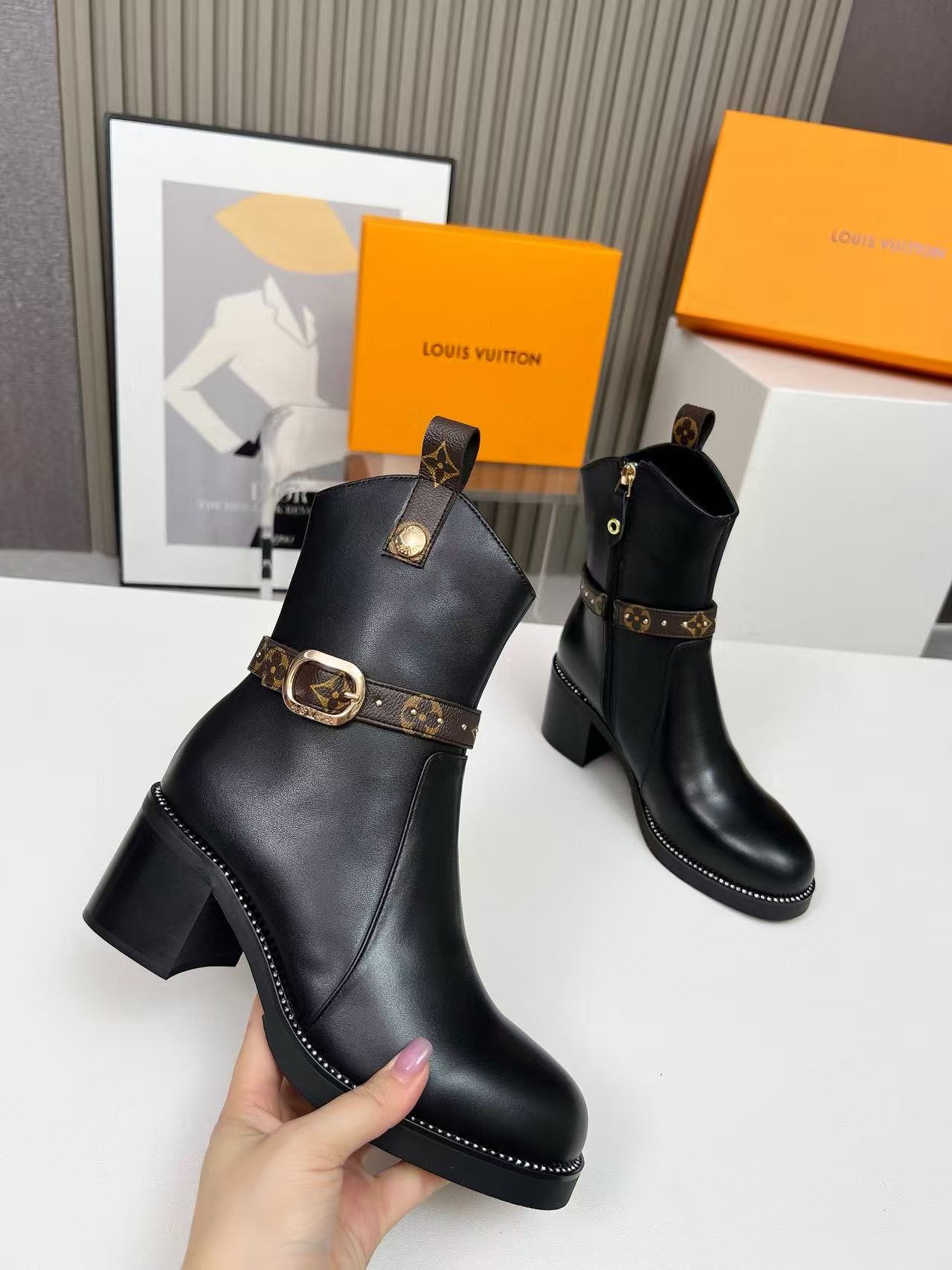 LVの高品質レザーアンクルブーツ【50％割引+送料無料】
