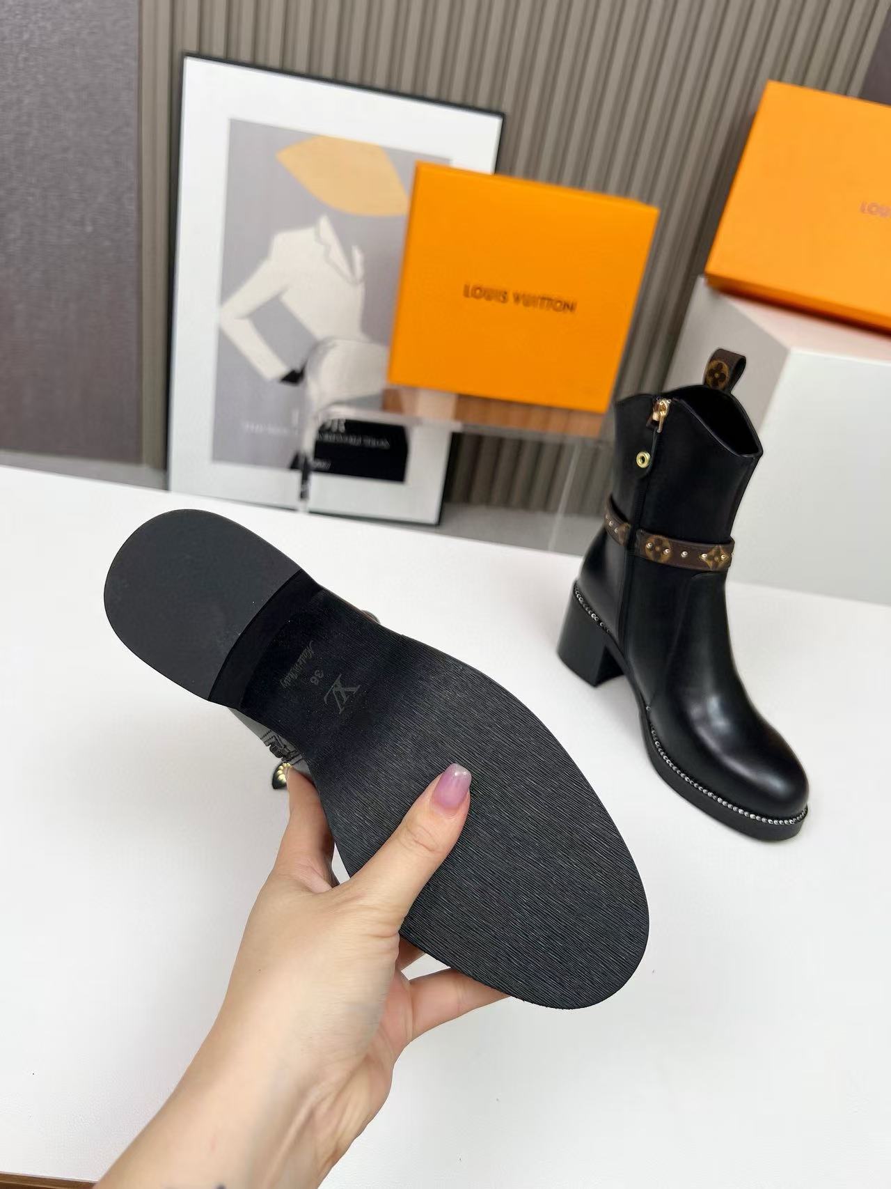 LVの高品質レザーアンクルブーツ【50％割引+送料無料】