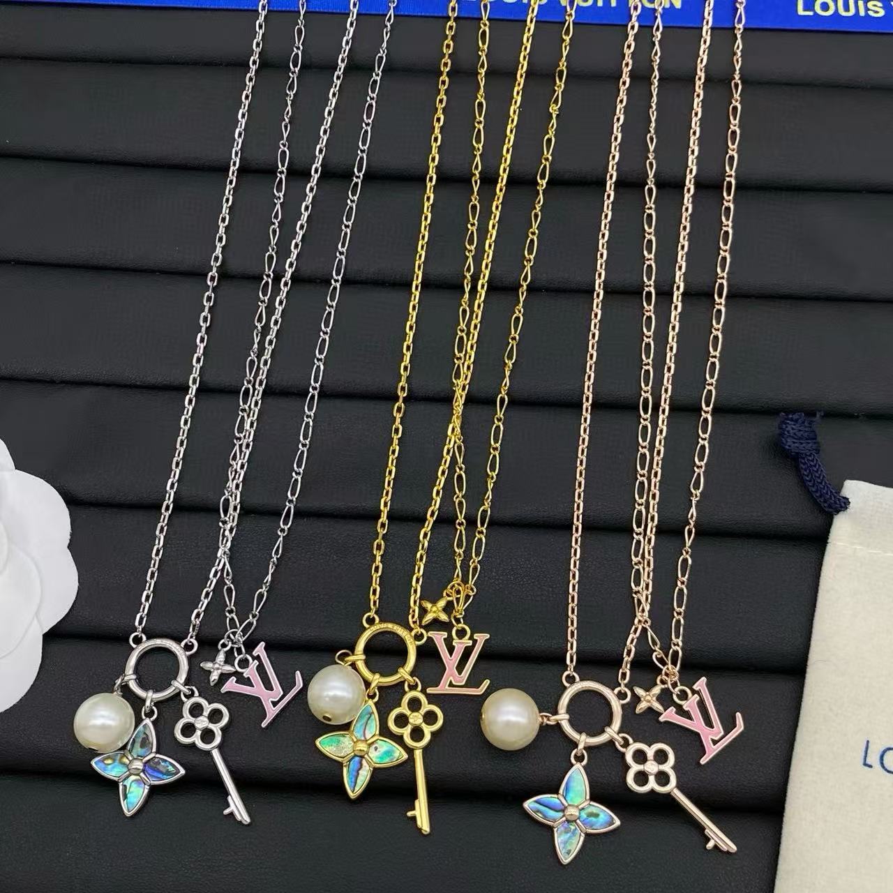 LV四つ葉のクローバーキーネックレス【50％割引+送料無料】