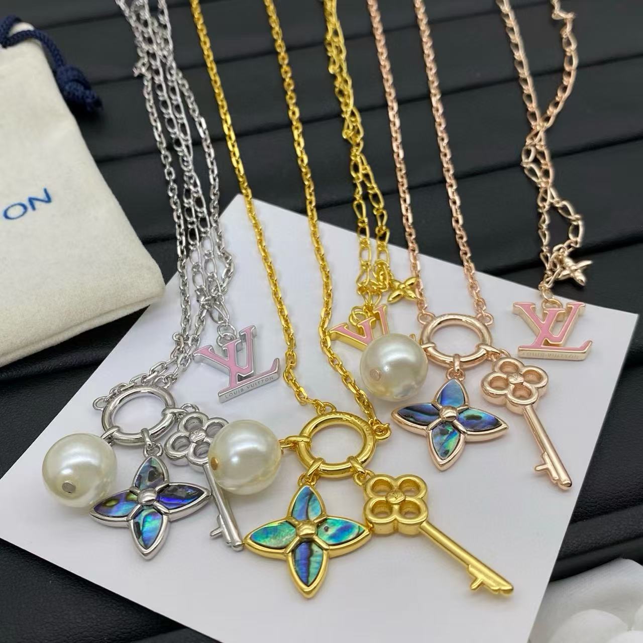 LV四つ葉のクローバーキーネックレス【50％割引+送料無料】