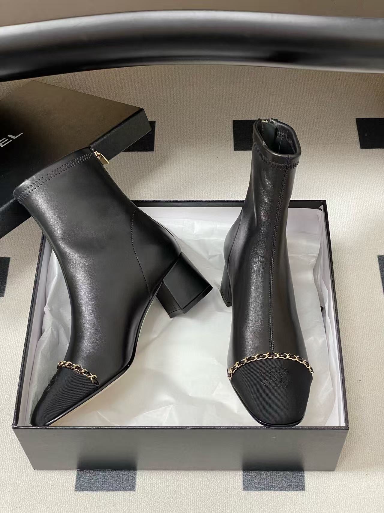 CHANE1 高品質チェーン太ヒールショートブーツ【50％割引+送料無料】