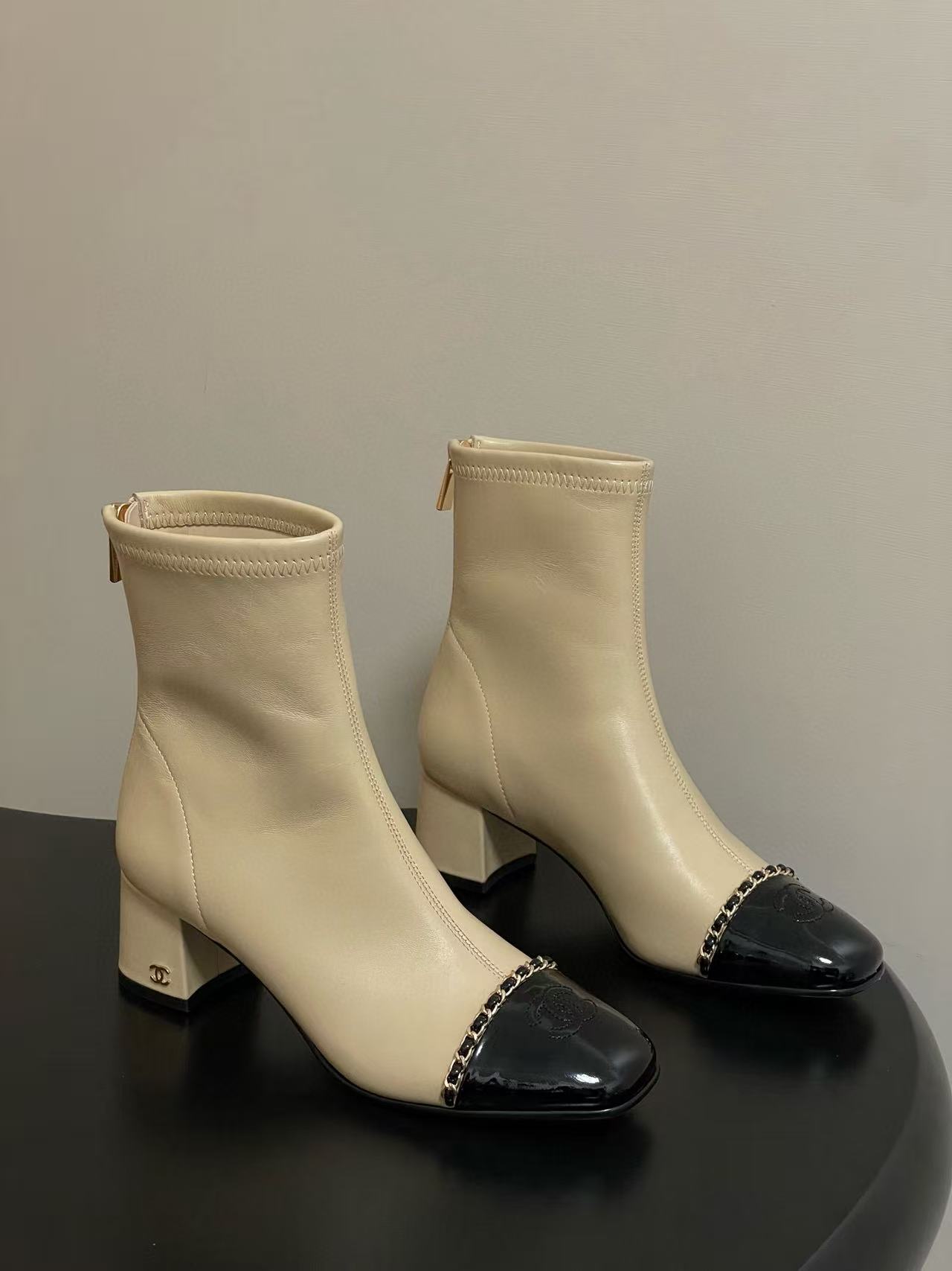 CHANE1 高品質チェーン太ヒールショートブーツ【50％割引+送料無料】