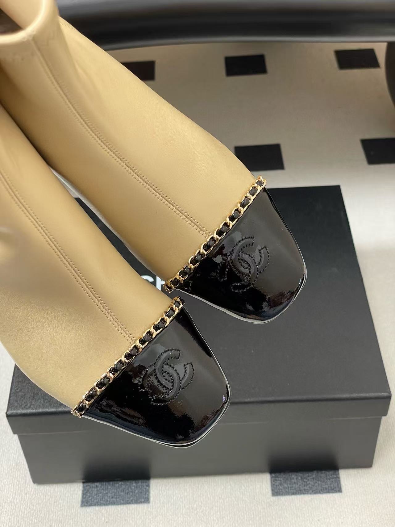 CHANE1 高品質チェーン太ヒールショートブーツ【50％割引+送料無料】