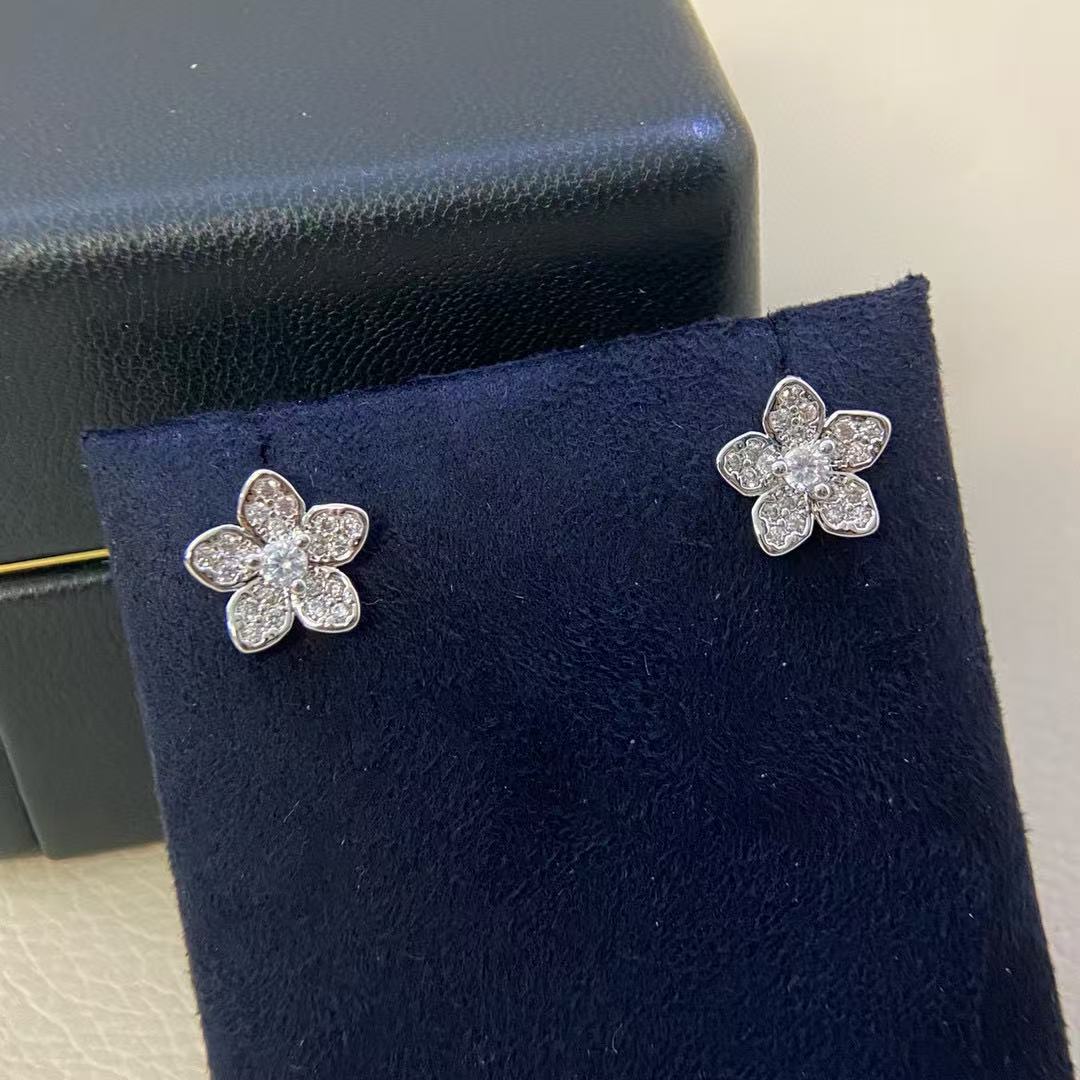 GRAFF フルダイヤモンドスタッドイヤリング【50％割引+送料無料】