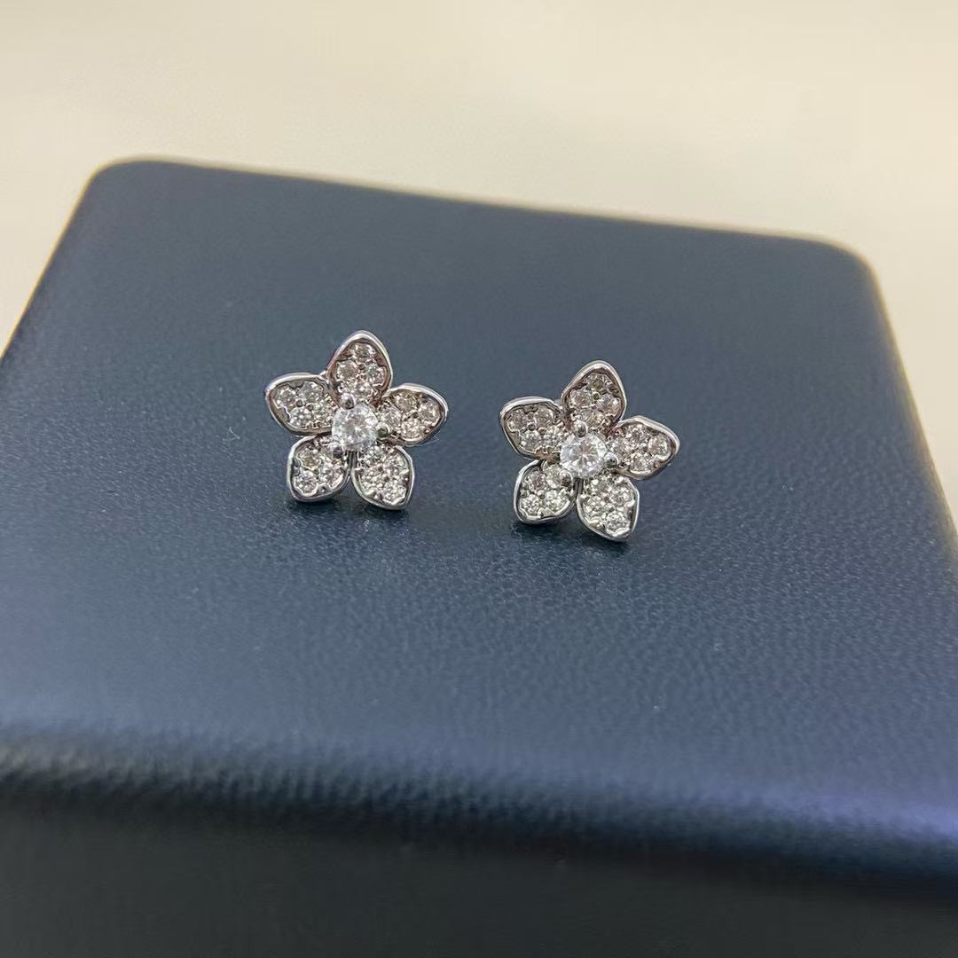 GRAFF フルダイヤモンドスタッドイヤリング【50％割引+送料無料】