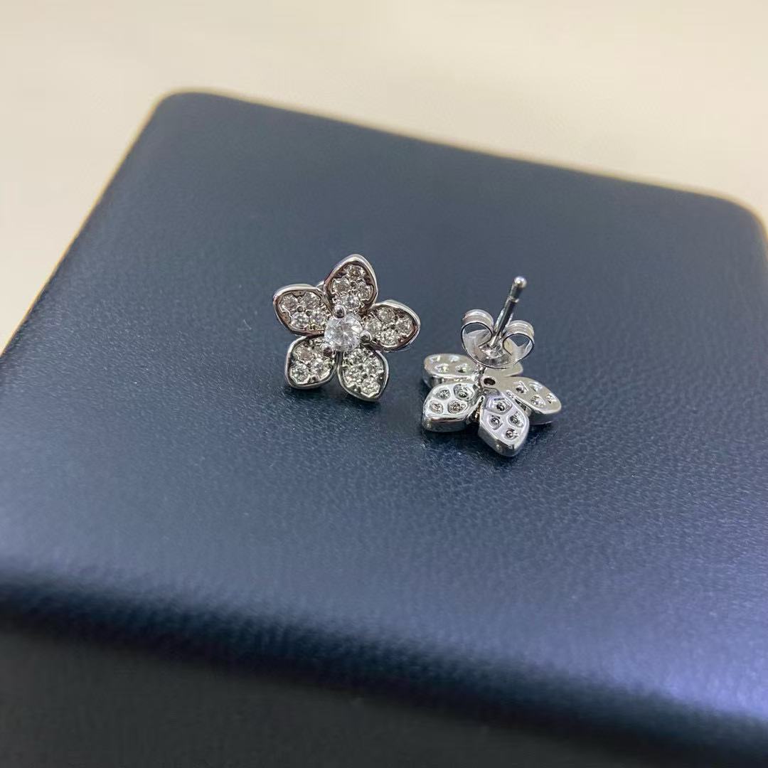 GRAFF フルダイヤモンドスタッドイヤリング【50％割引+送料無料】