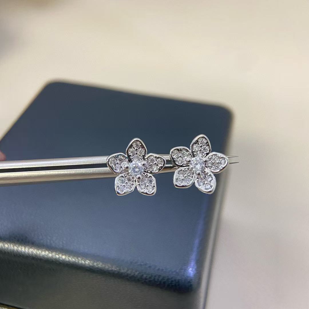 GRAFF フルダイヤモンドスタッドイヤリング【50％割引+送料無料】