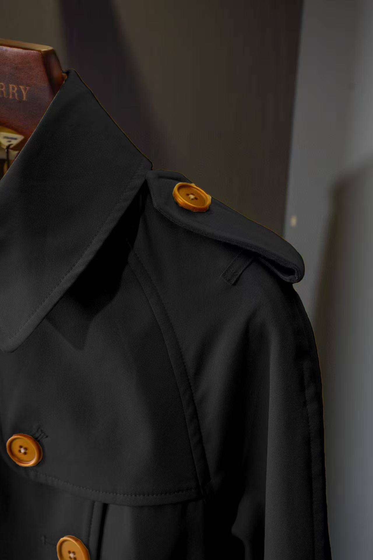 BUR8ERRY ダブルブレスト トレンチコート メタルボタン付き【50％割引+送料無料】