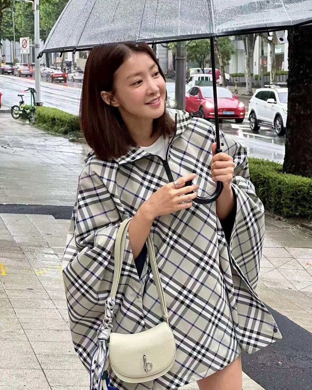 BUR8ERRY チェック柄ケープコート【50％割引+送料無料】