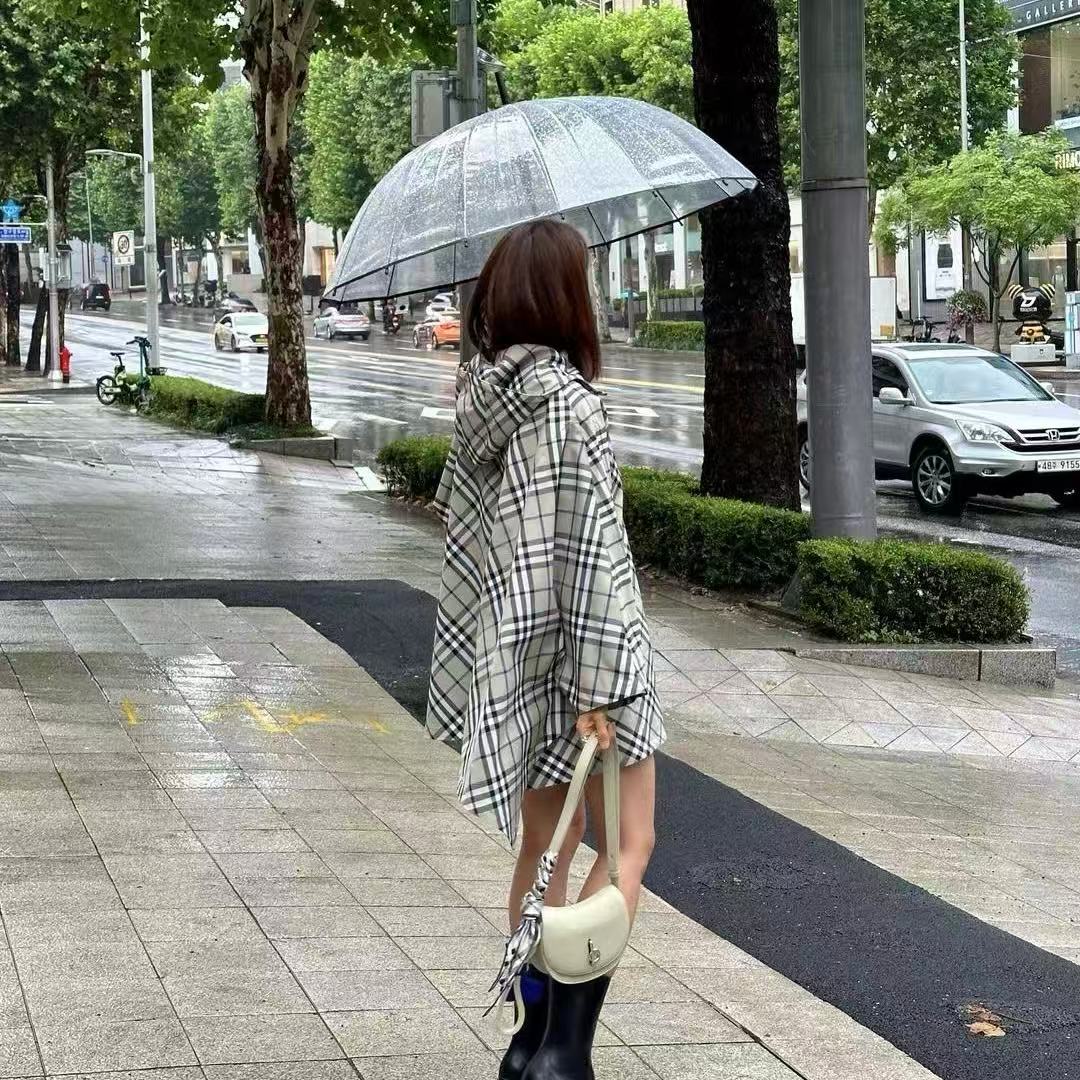 BUR8ERRY チェック柄ケープコート【50％割引+送料無料】