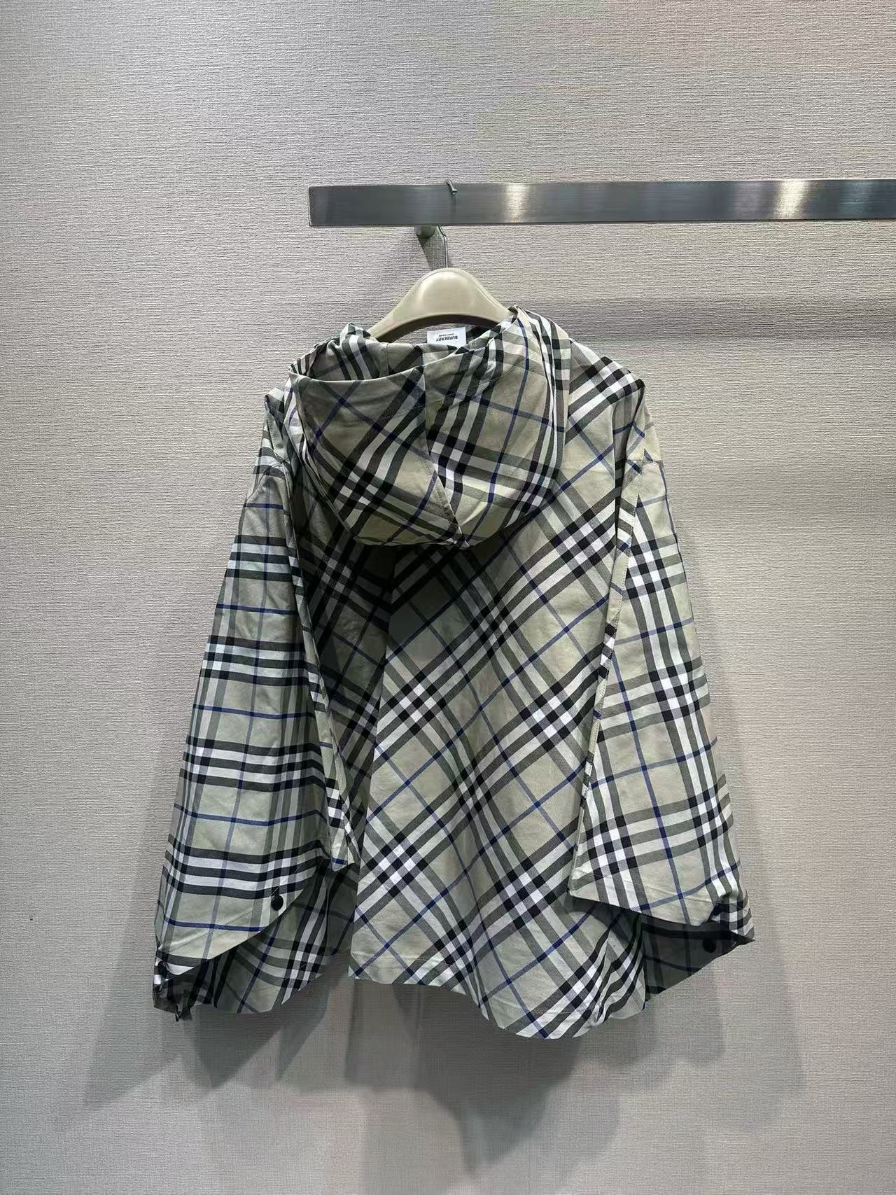 BUR8ERRY チェック柄ケープコート【50％割引+送料無料】