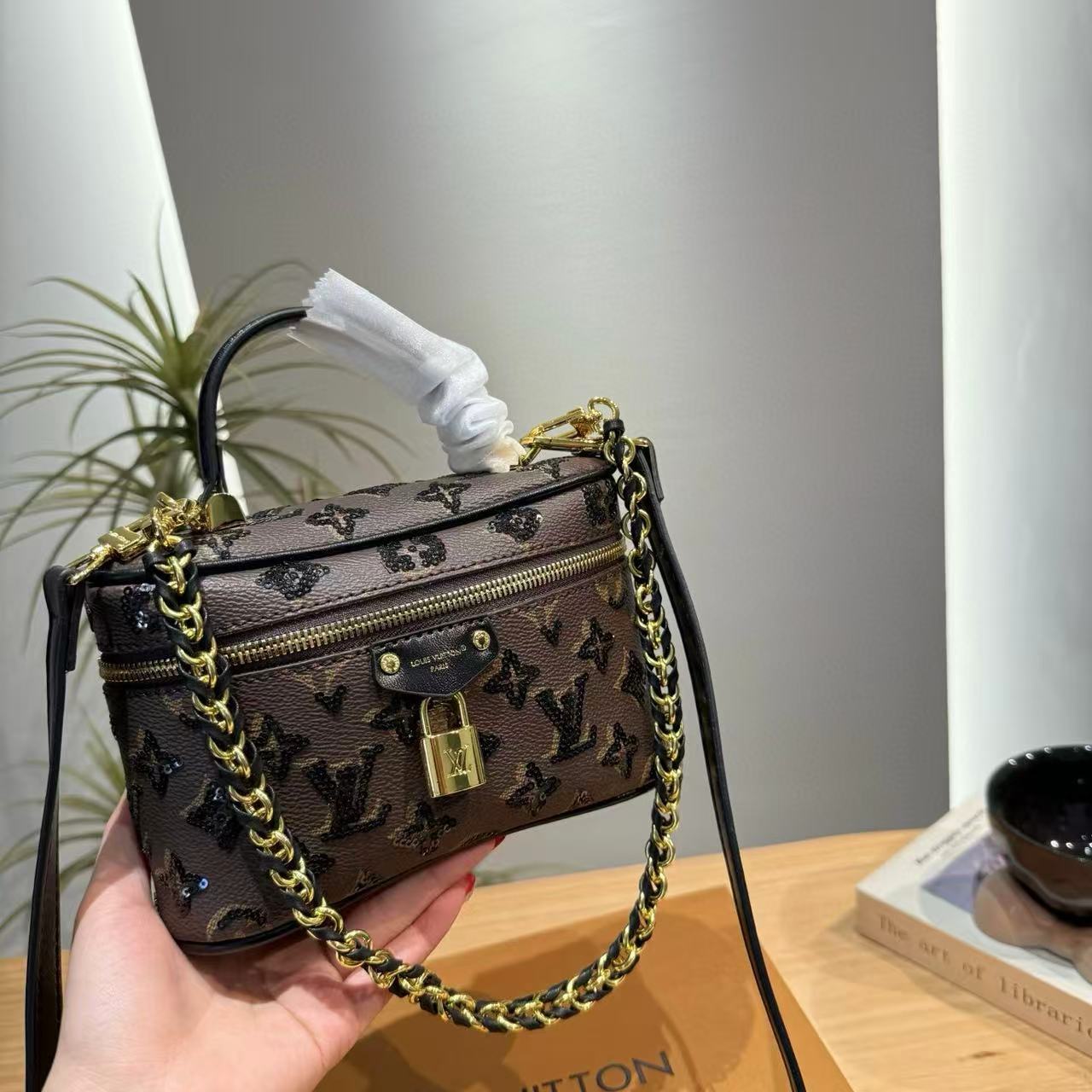 LVプリントチェーンコスメバッグ【50％割引+送料無料】