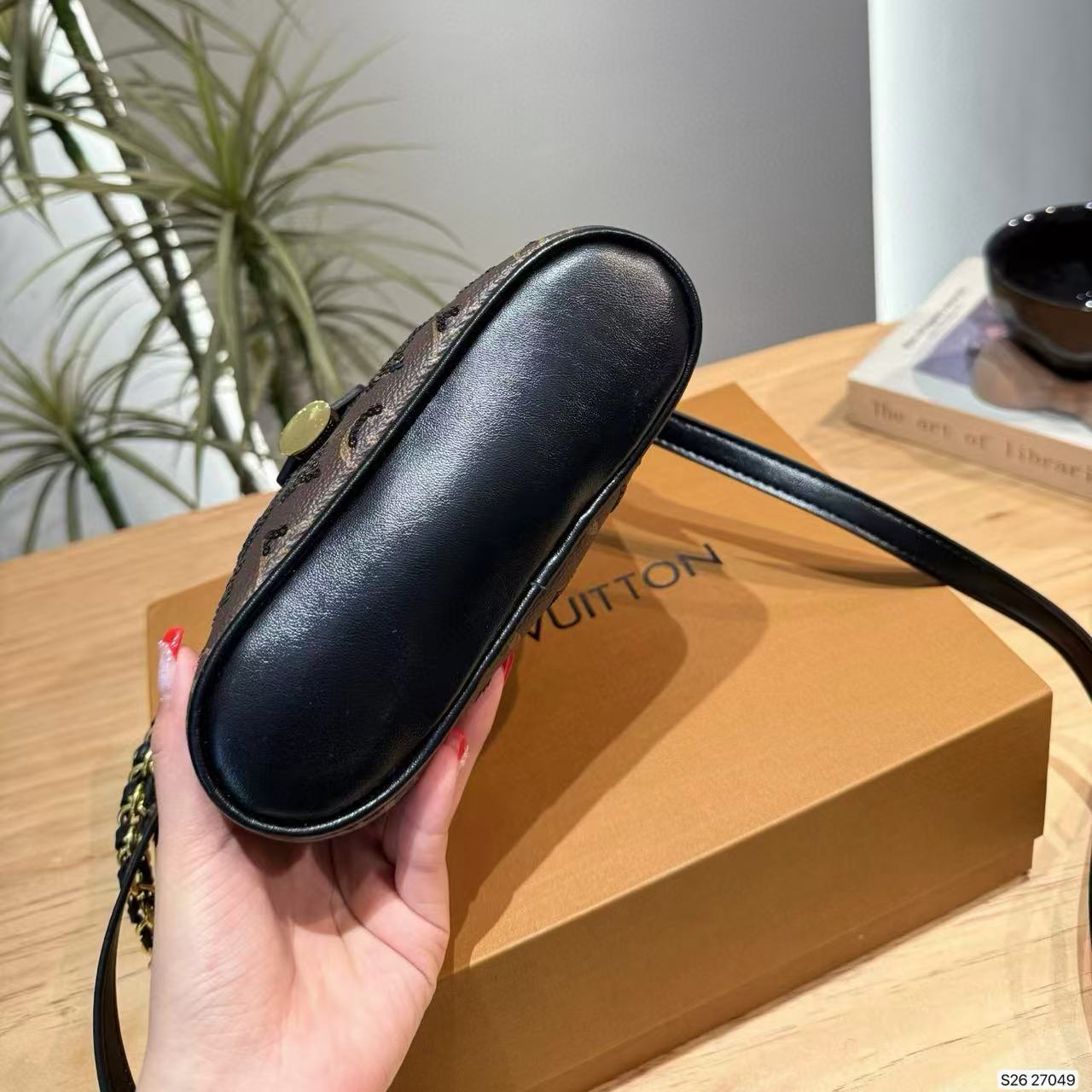 LVプリントチェーンコスメバッグ【50％割引+送料無料】