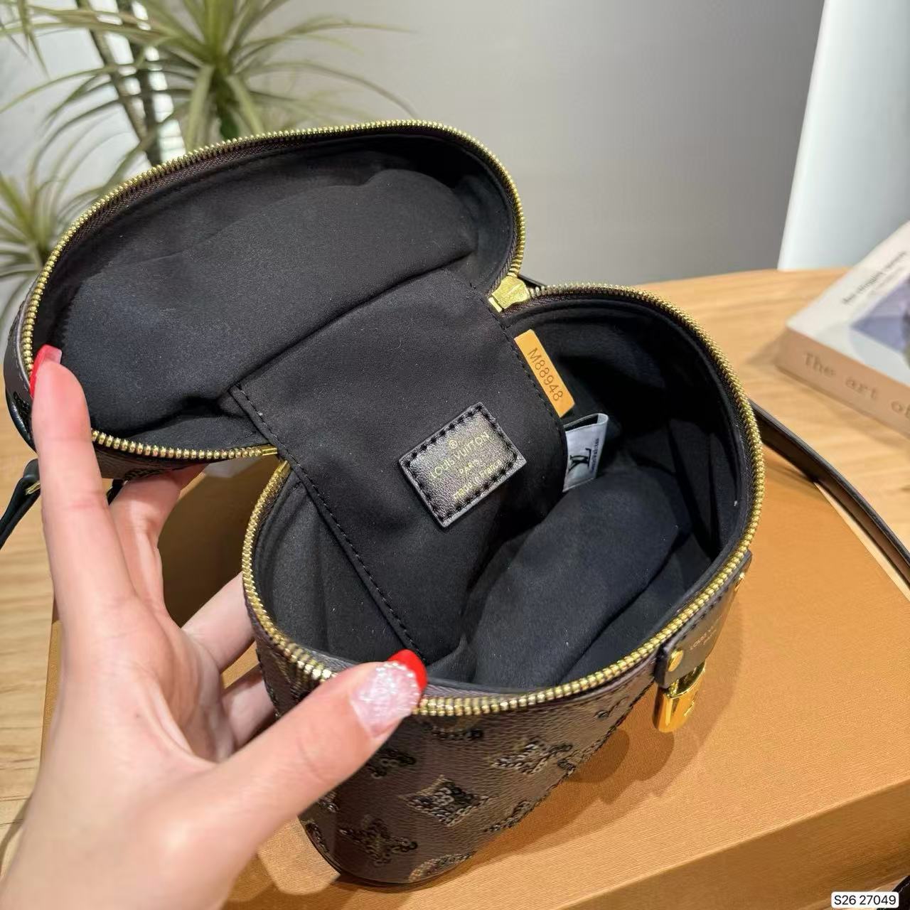 LVプリントチェーンコスメバッグ【50％割引+送料無料】