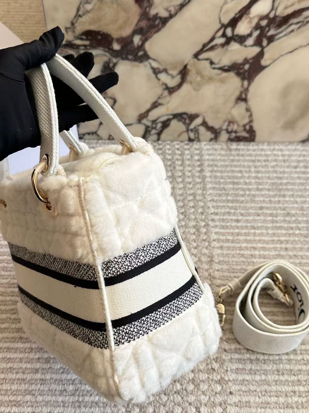 DI0R 刺繍ウールトートバッグ【50％割引+送料無料】