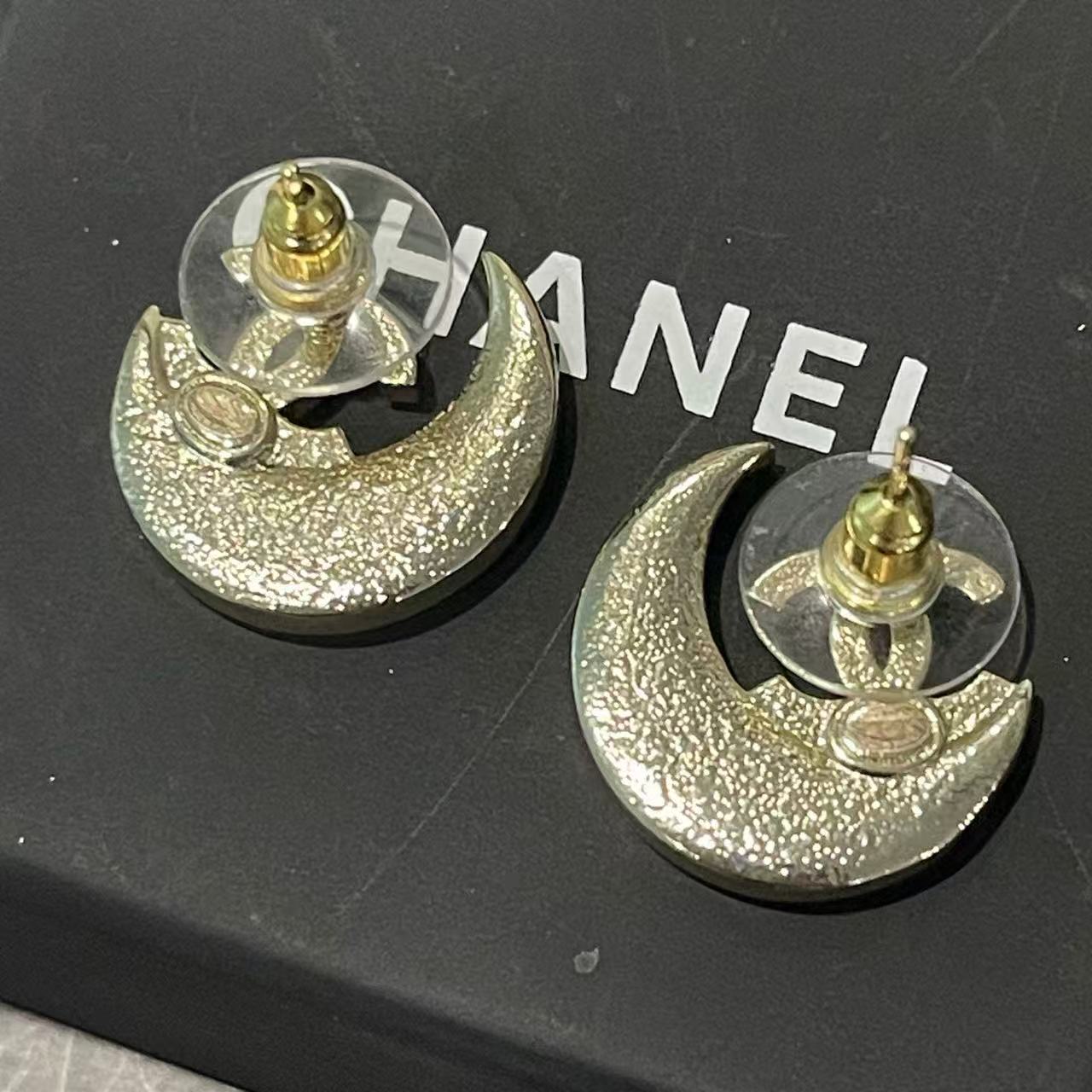 CHANE1 ダブルC ダイヤモンド エナメル ムーン イヤリング【50％割引+送料無料】