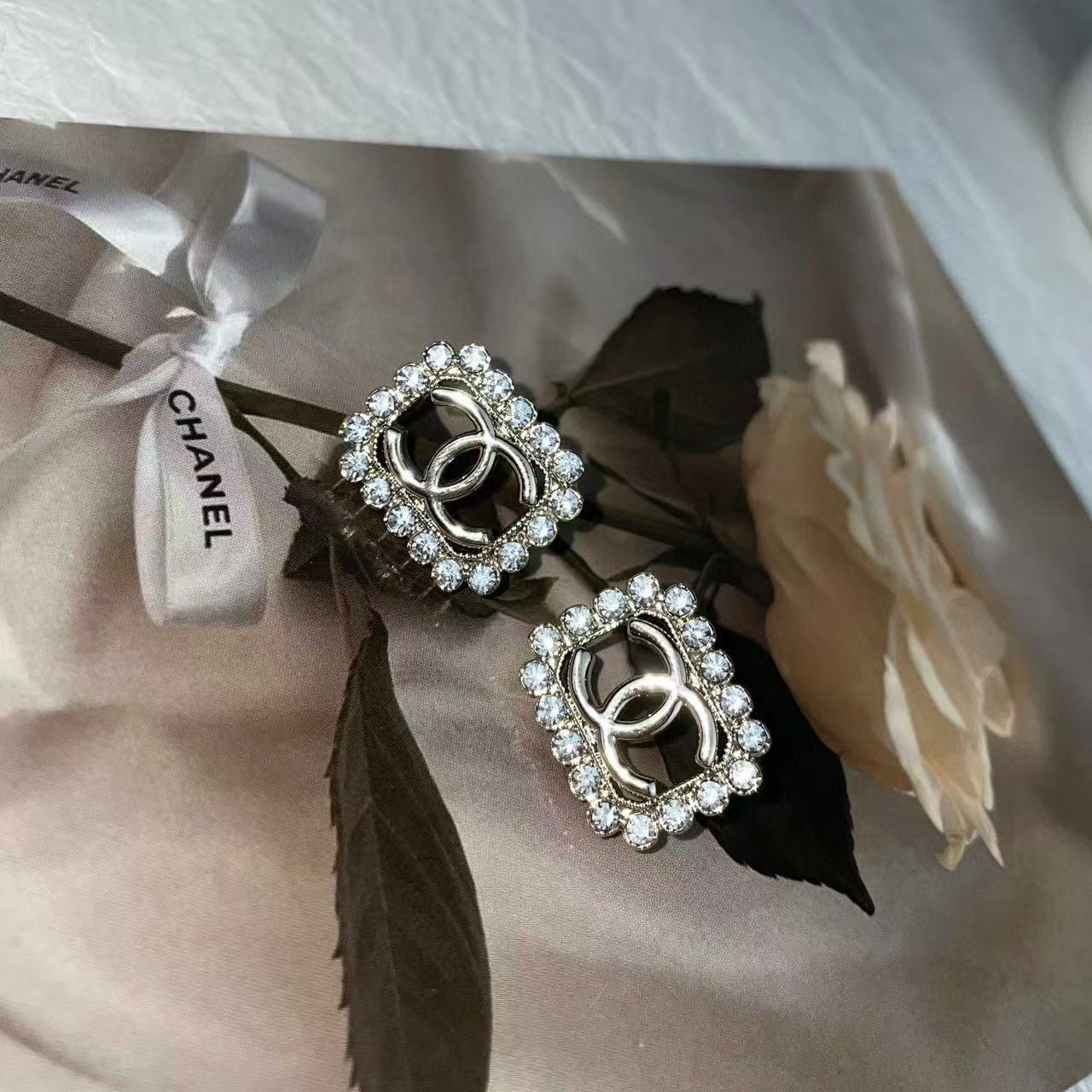 CHANE1 スクエア ダブルC ダイヤモンド イヤリング【50％割引+送料無料】