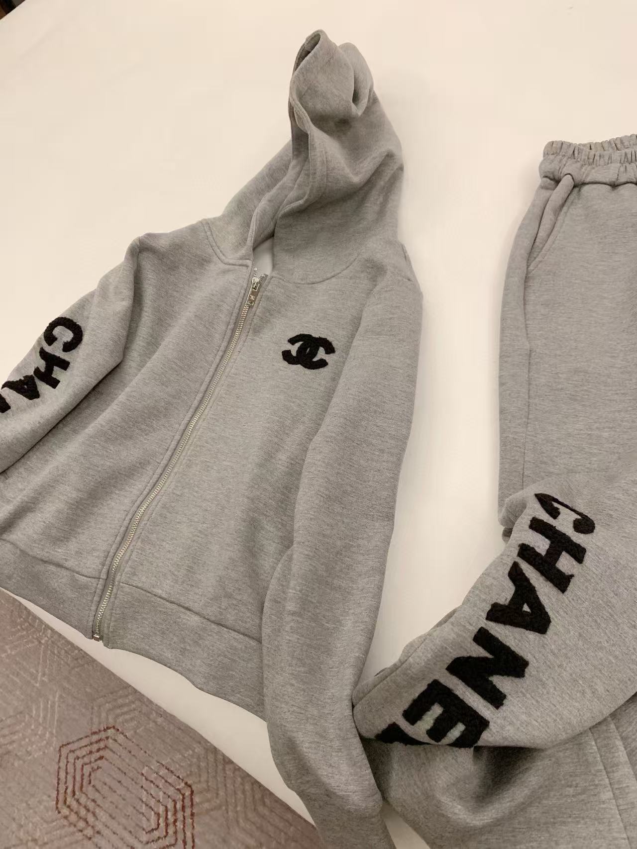 CHANE1 ダブルC フード付きフリース スウェットシャツ + パンツ ツーピースセット【50％割引+送料無料】