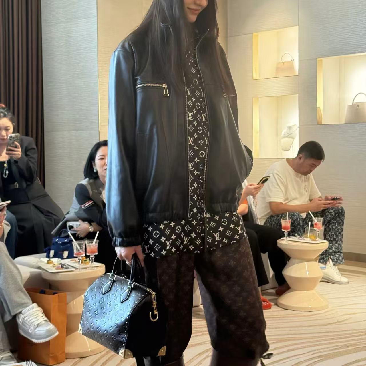 LVチェーンプリントハンドバッグ【50％割引+送料無料】