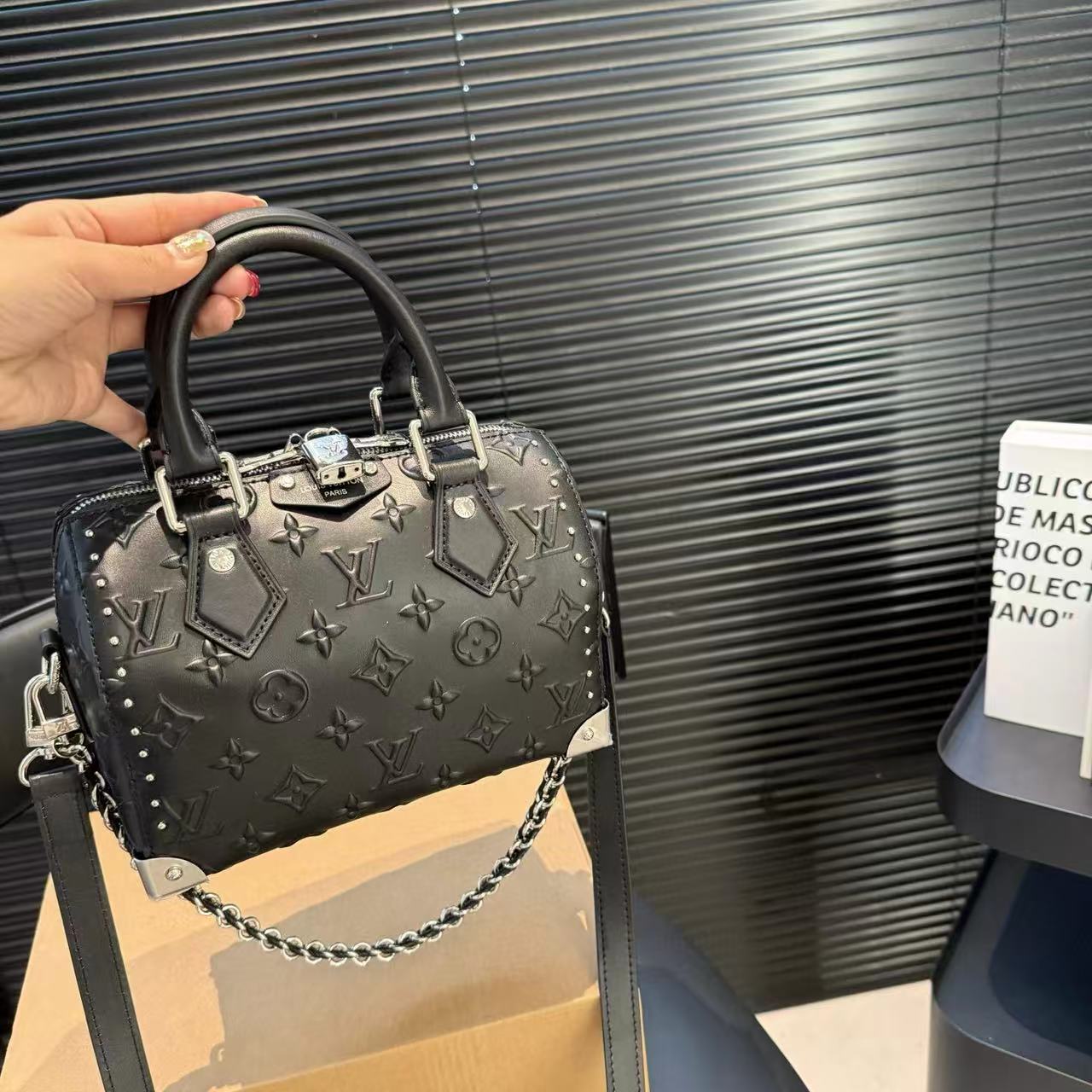 LVチェーンプリントハンドバッグ【50％割引+送料無料】