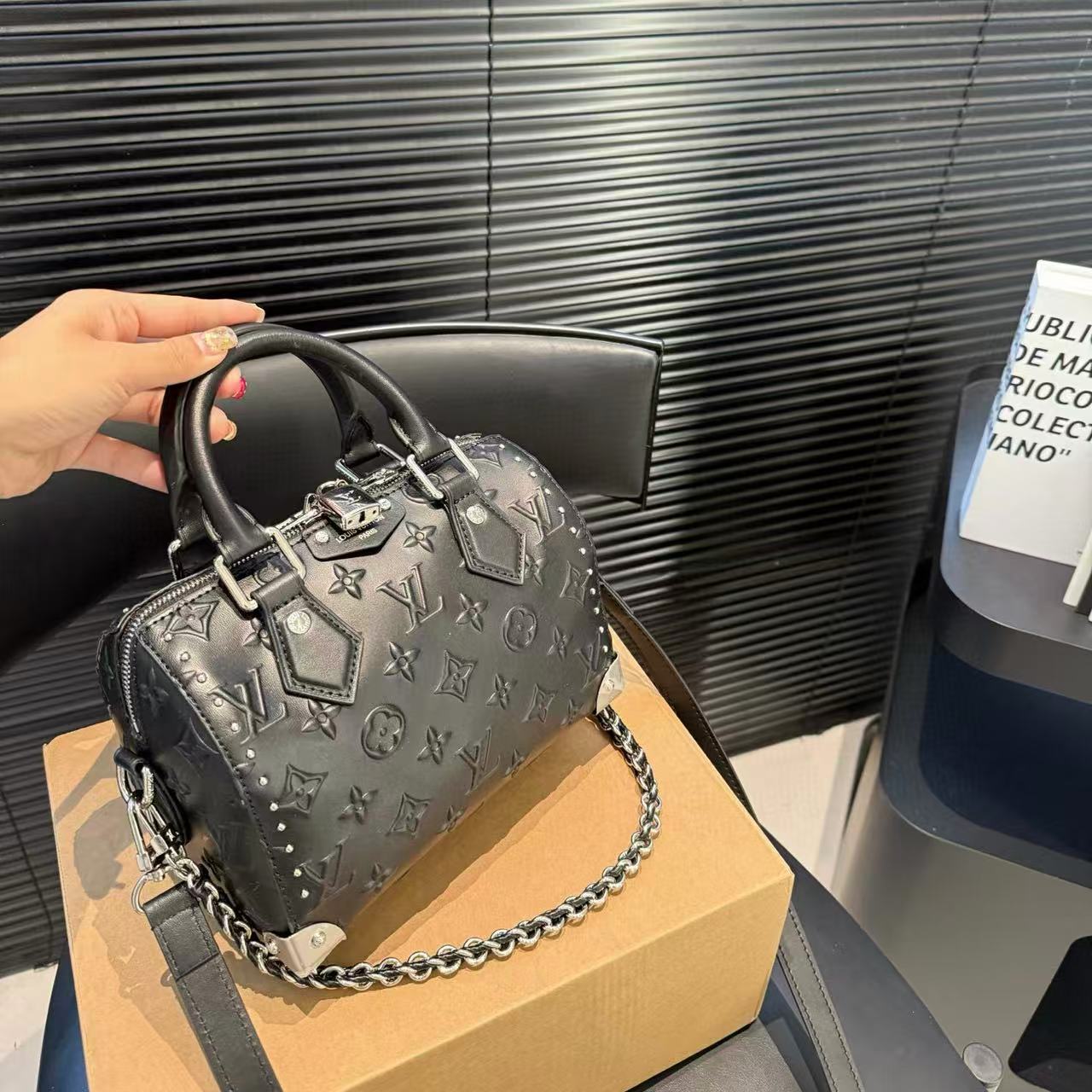 LVチェーンプリントハンドバッグ【50％割引+送料無料】