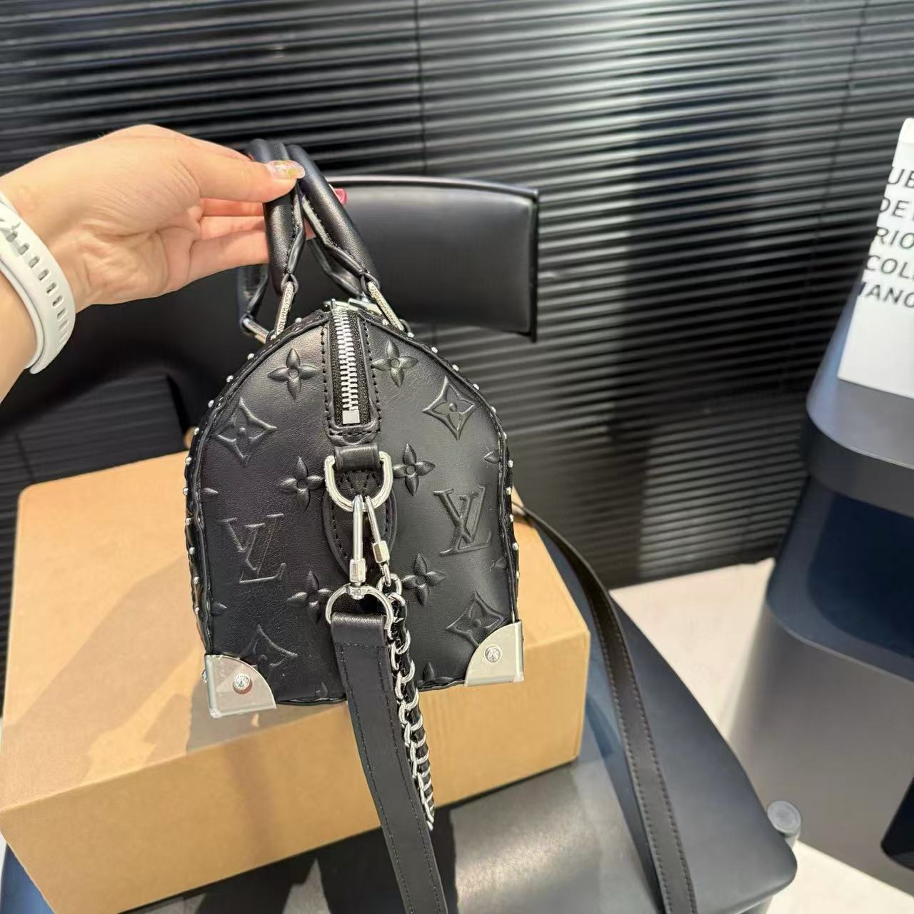 LVチェーンプリントハンドバッグ【50％割引+送料無料】