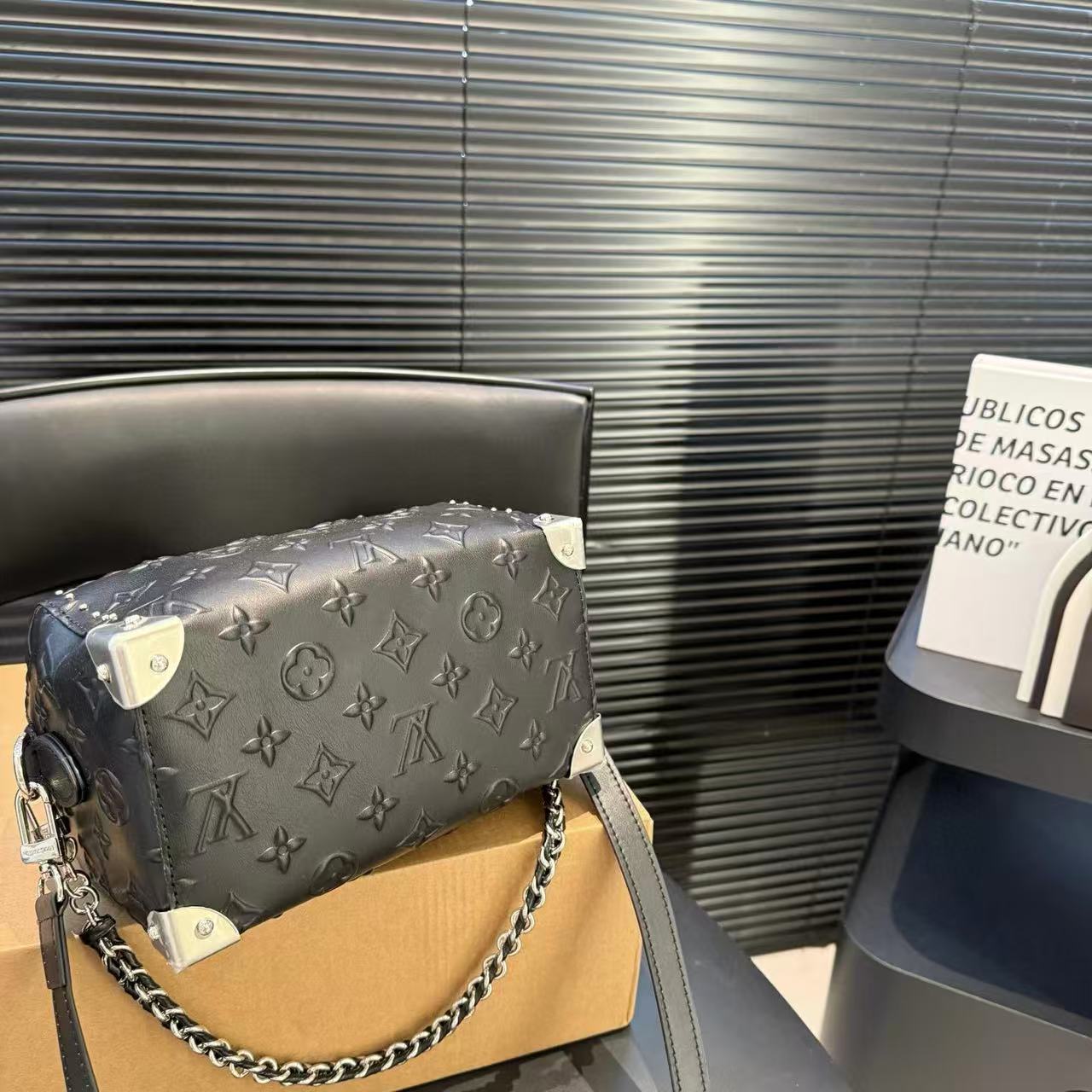 LVチェーンプリントハンドバッグ【50％割引+送料無料】