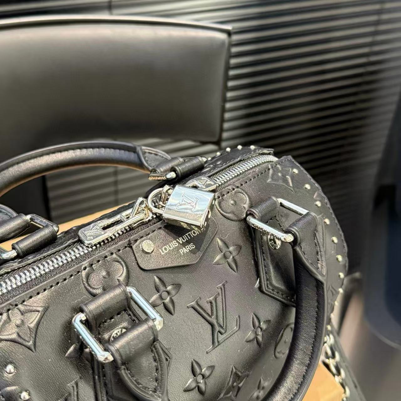 LVチェーンプリントハンドバッグ【50％割引+送料無料】