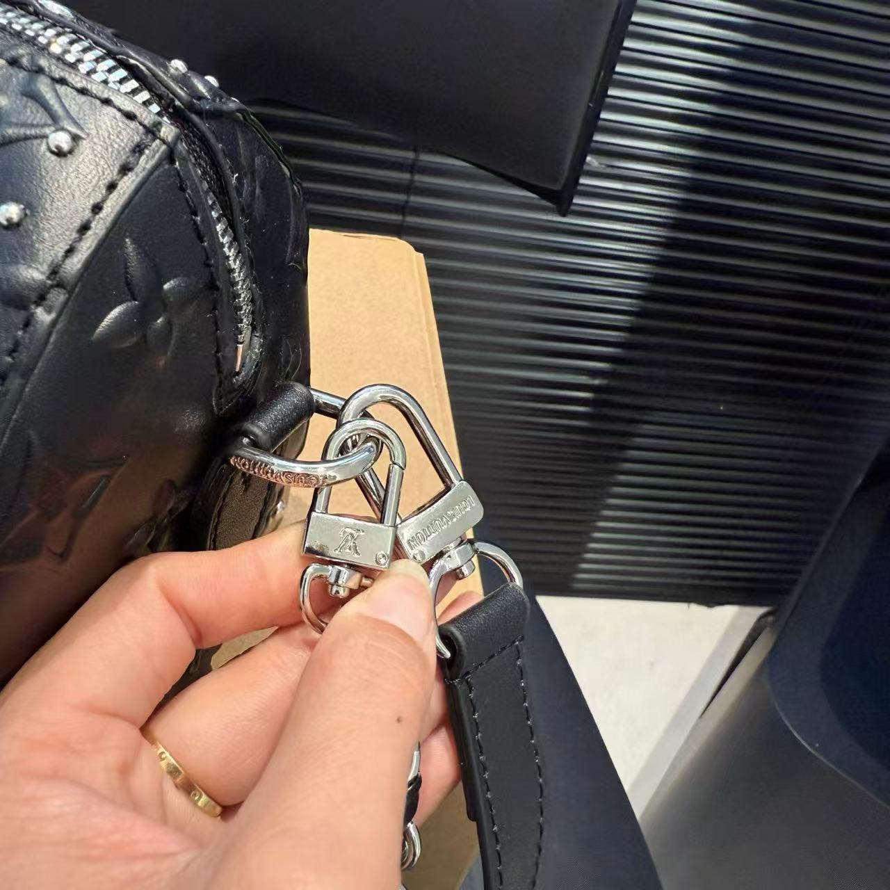 LVチェーンプリントハンドバッグ【50％割引+送料無料】