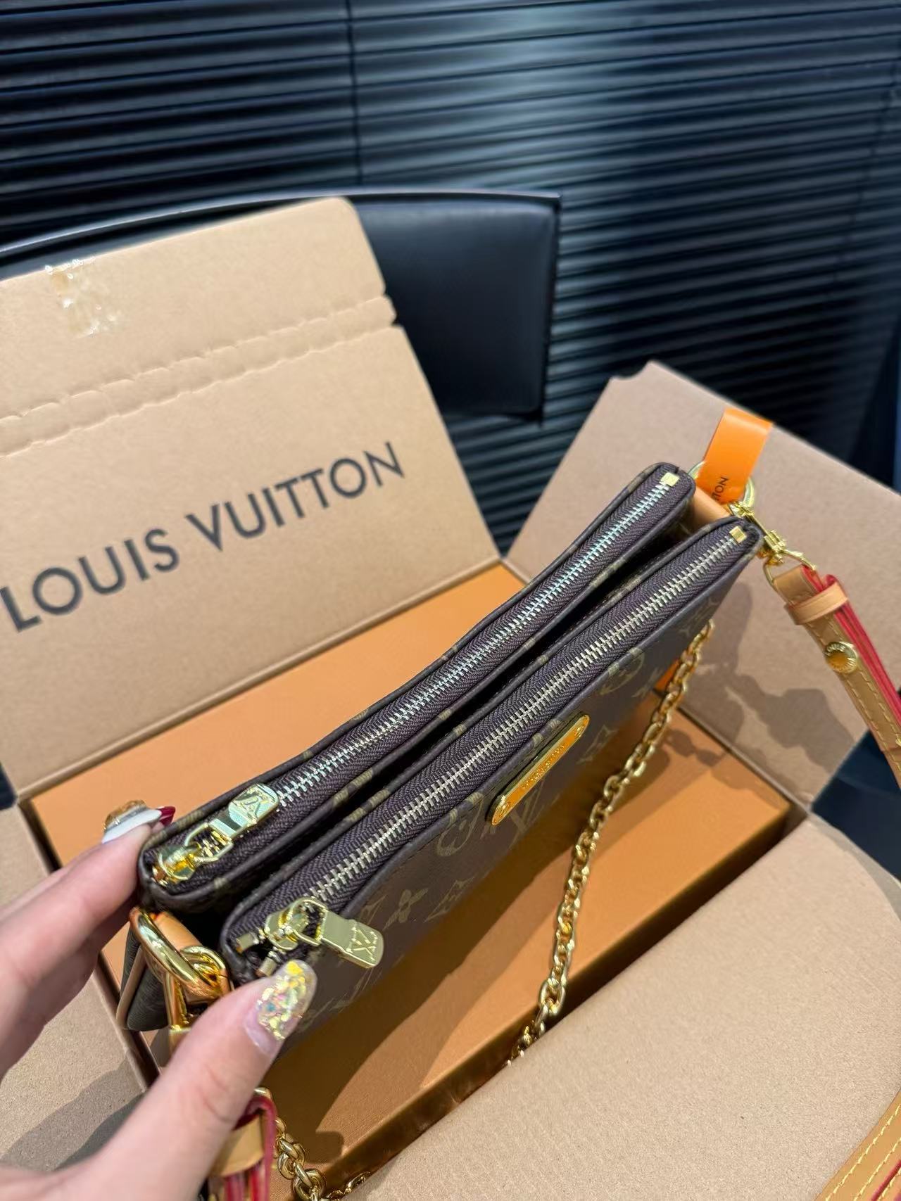 LVチェーンアンダーアームバッグ【50％割引+送料無料】