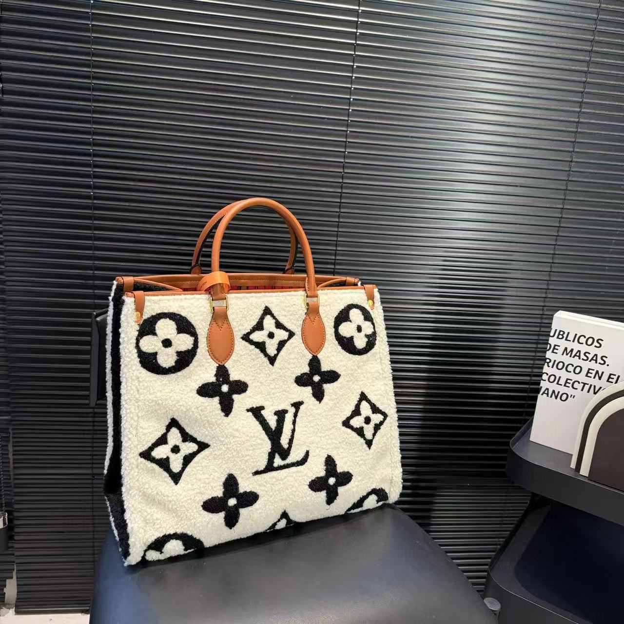 LVラムウールプリントハンドバッグ【50％割引+送料無料】