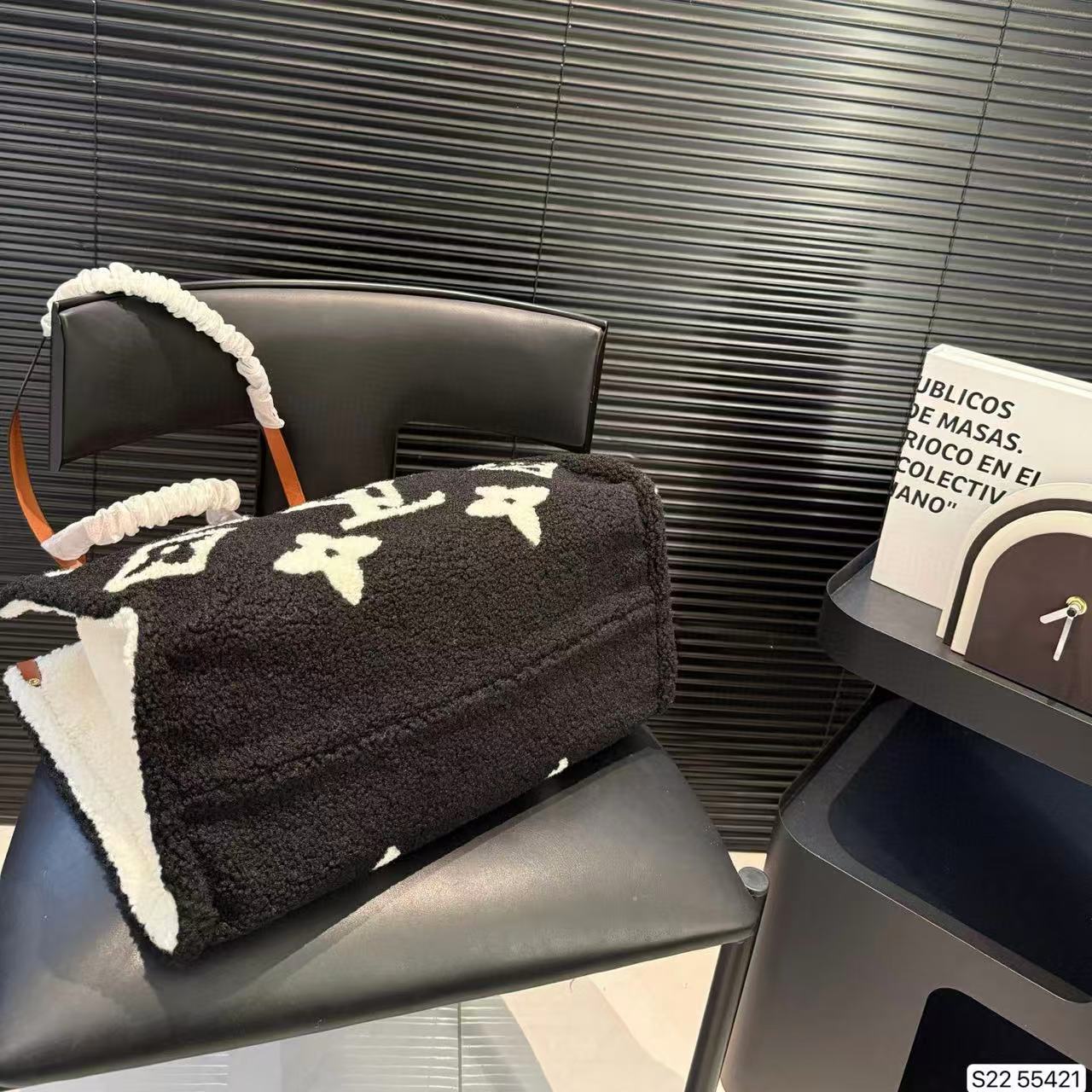 LVラムウールプリントハンドバッグ【50％割引+送料無料】