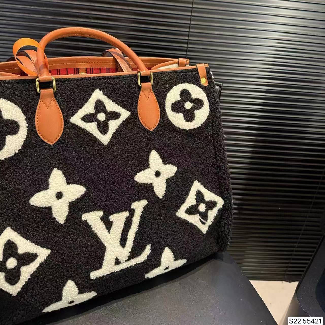 LVラムウールプリントハンドバッグ【50％割引+送料無料】
