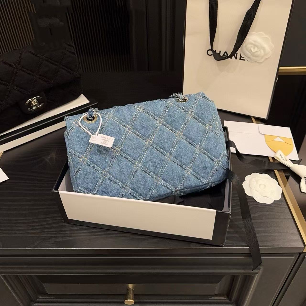 CHANE1 デニムチェーンショルダーバッグ【50％割引+送料無料】