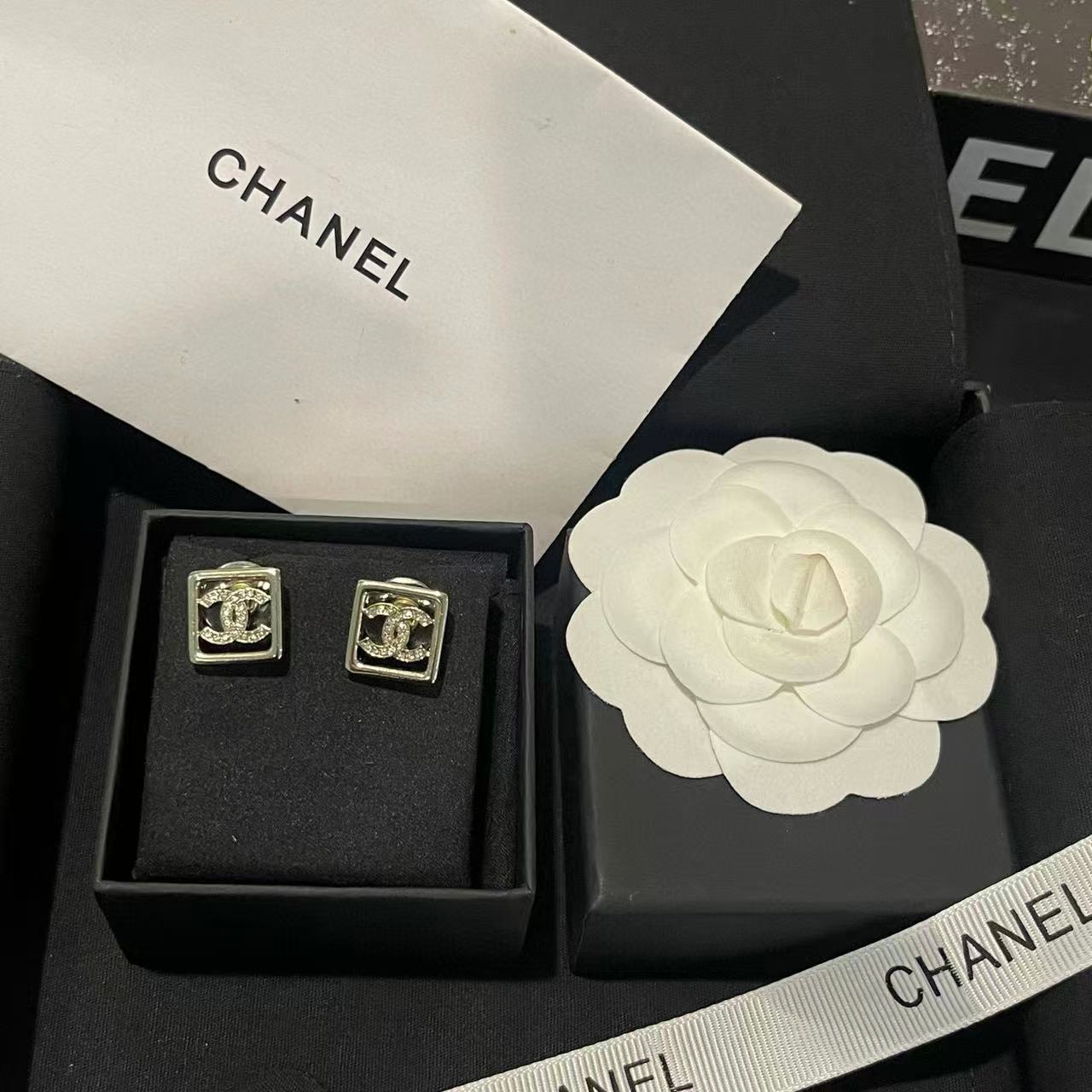 CHANE1 ダブルC ダイヤモンドスタッズ スクエアスタッドピアス【50％割引+送料無料】