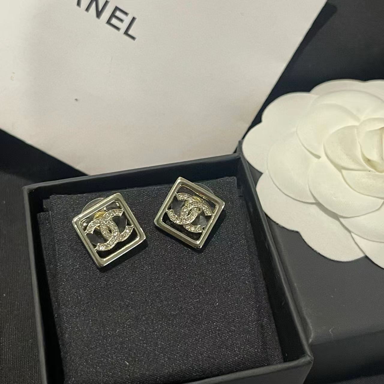 CHANE1 ダブルC ダイヤモンドスタッズ スクエアスタッドピアス【50％割引+送料無料】