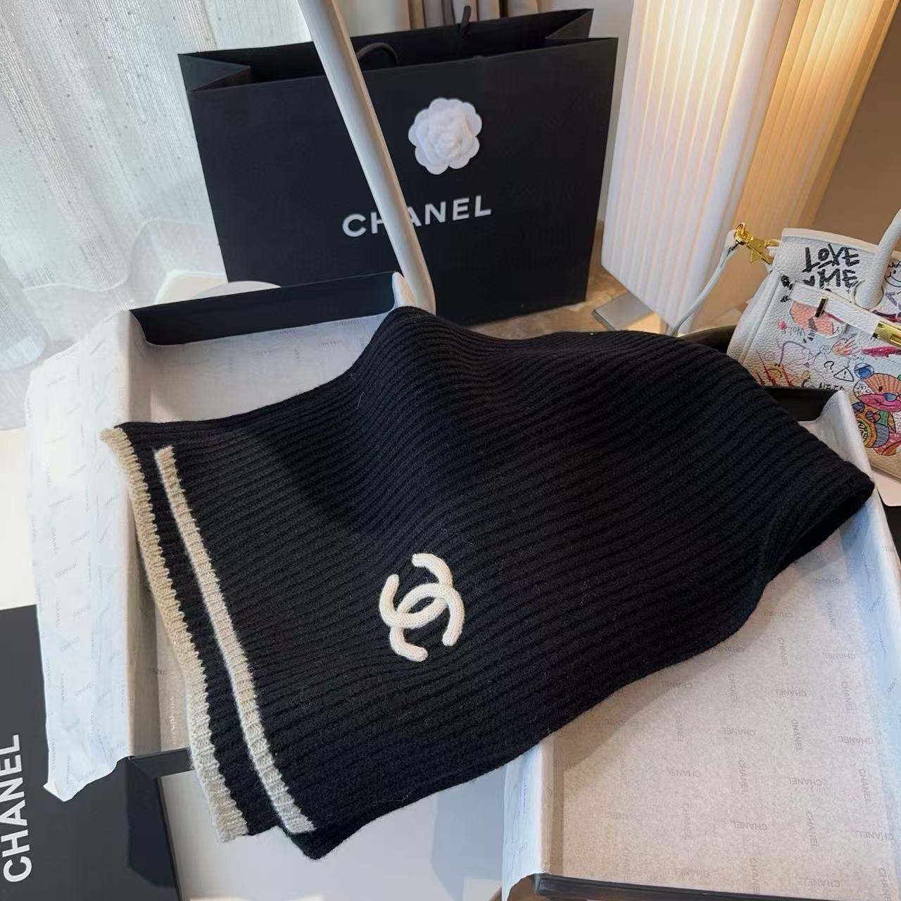 CHANE1 ダブルCデザインのブラック＆ホワイトカシミアスカーフ【50％割引+送料無料】