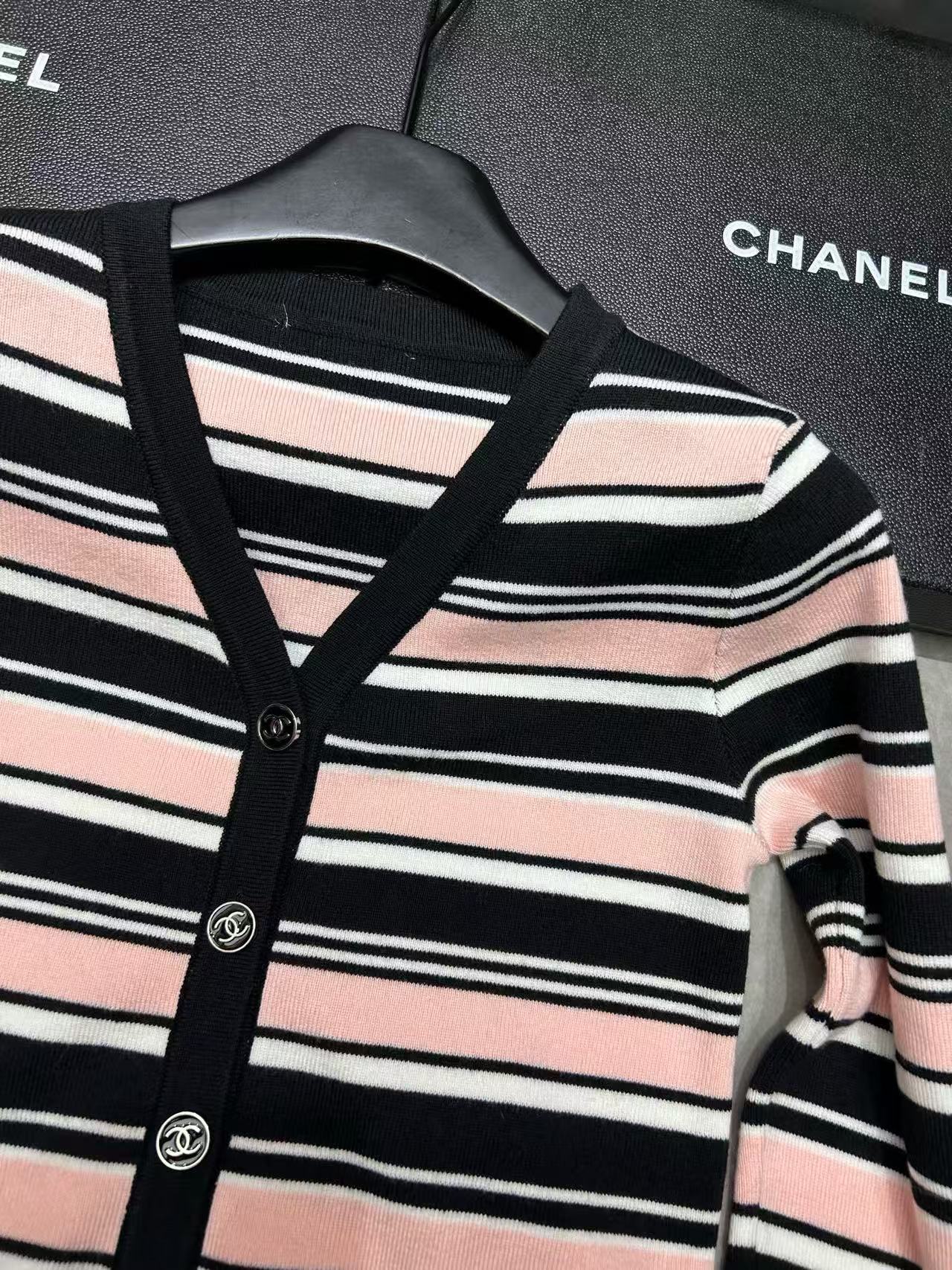 CHANE1 ストライプVネックウールカーディガン【50％割引+送料無料】