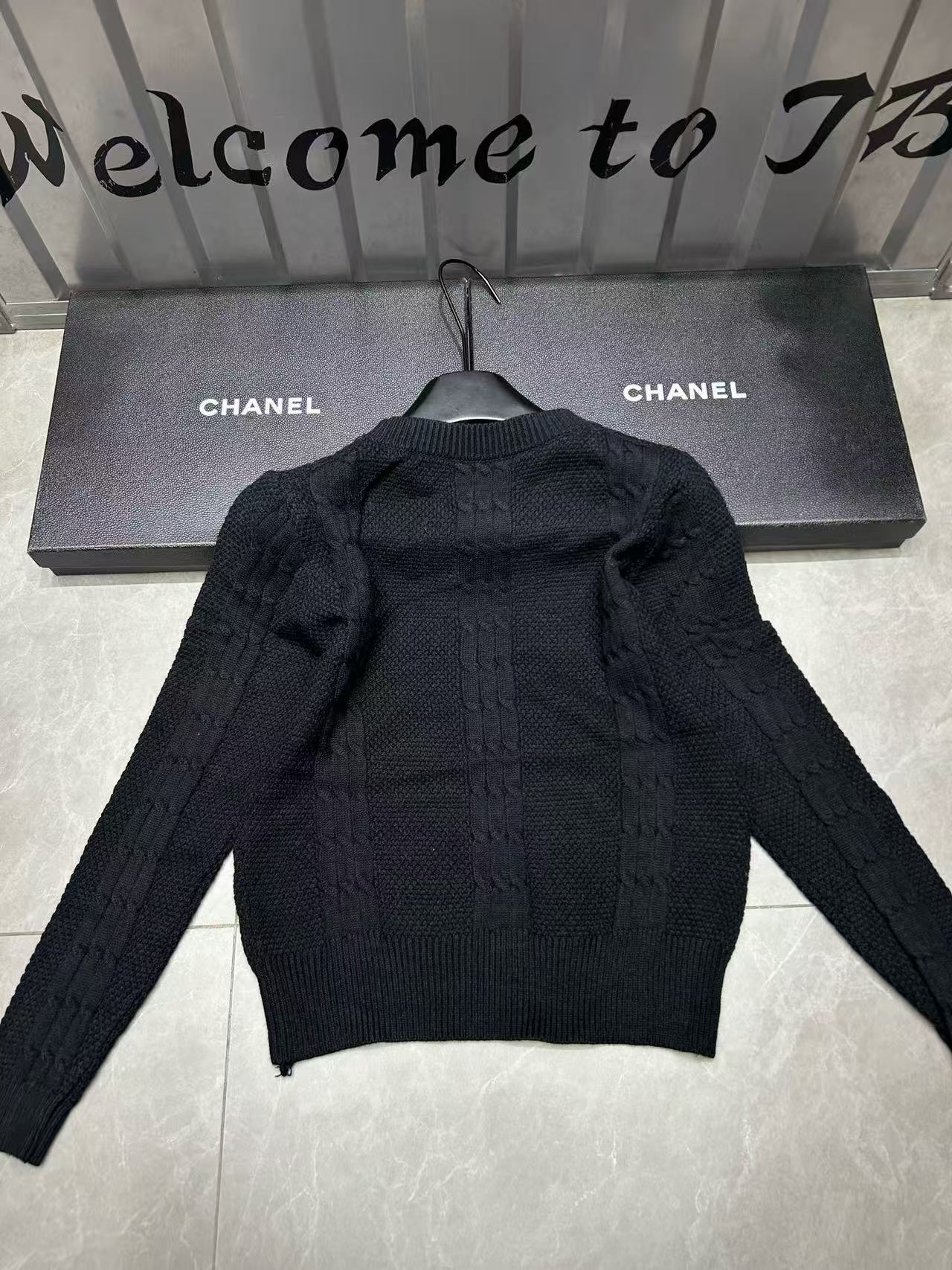 M1UM1U 刺繍レターセーター【50％割引+送料無料】