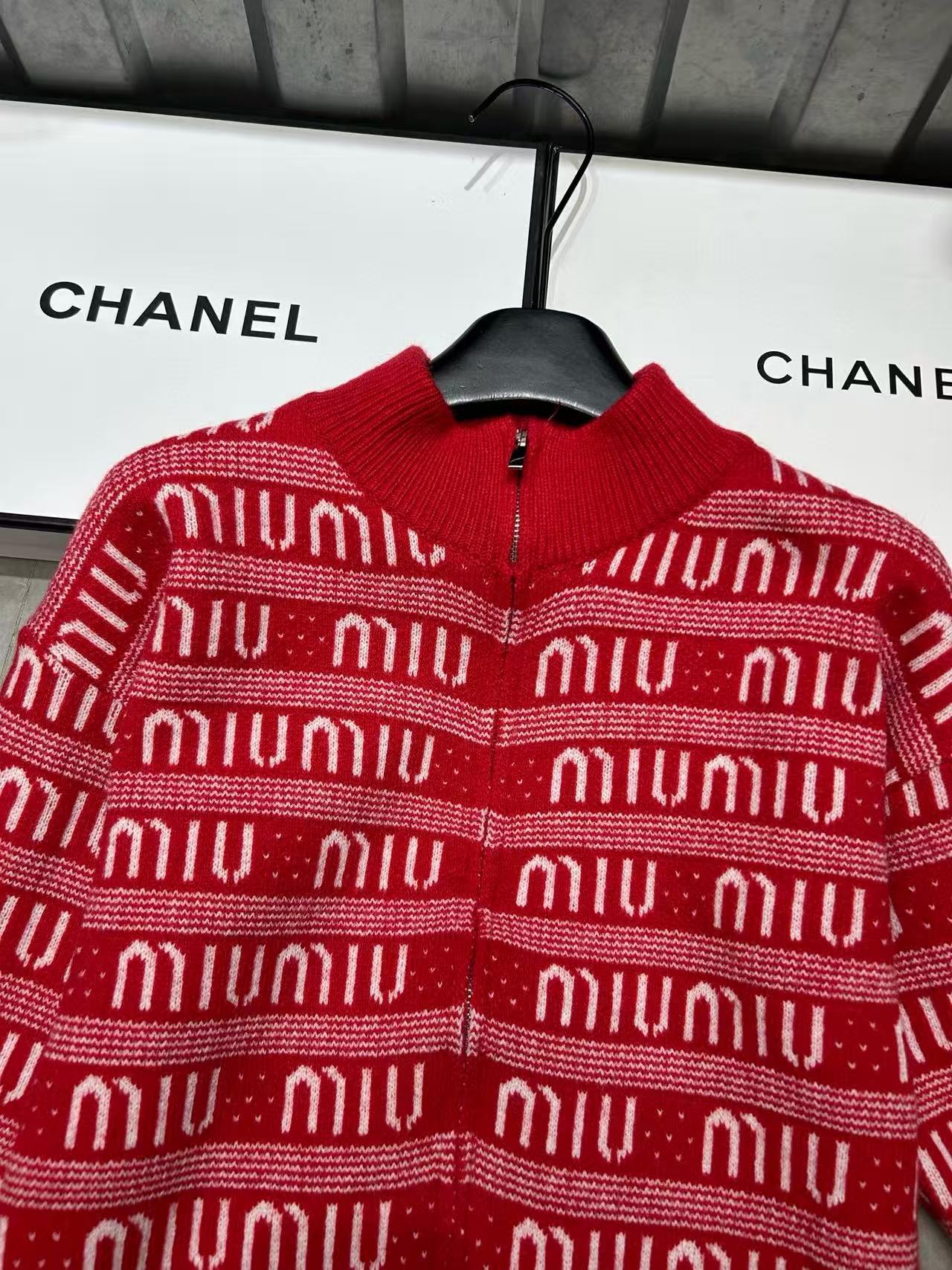 M1UM1U ジッパーレターウールカーディガン【50％割引+送料無料】