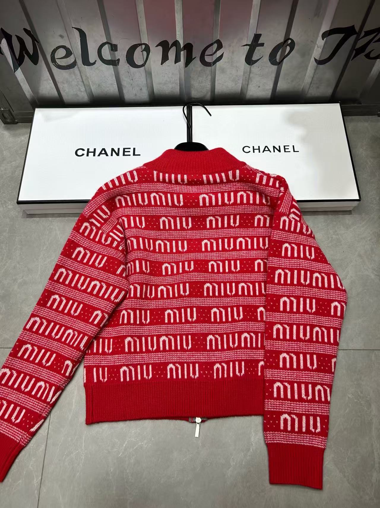 M1UM1U ジッパーレターウールカーディガン【50％割引+送料無料】