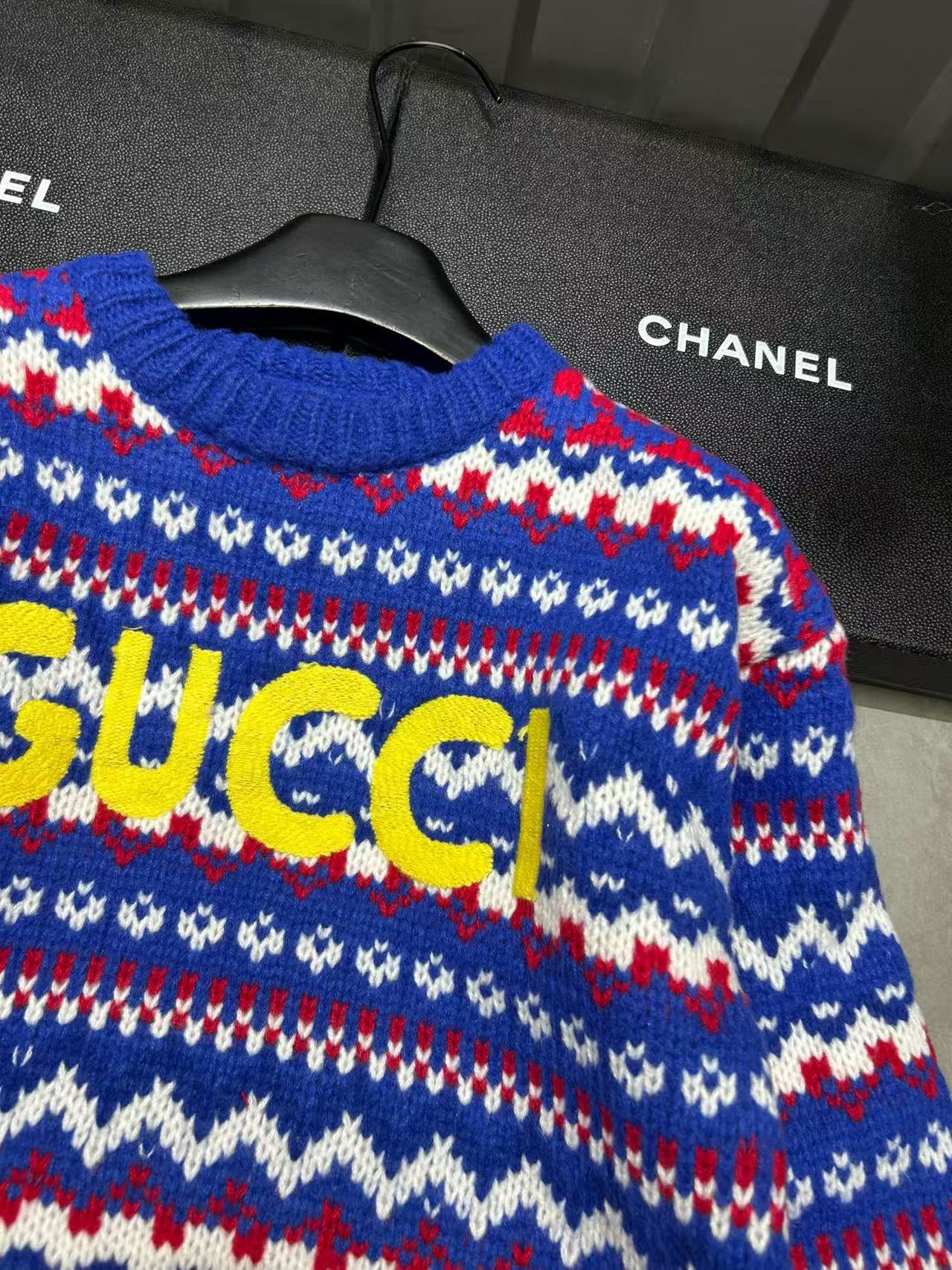 GUCC1 刺繍入りレターカラフルセーター【50％割引+送料無料】