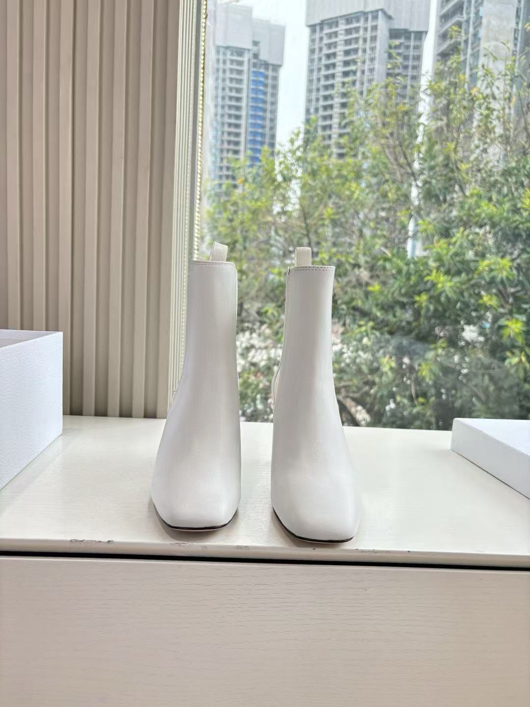 DIORの高品質ラウンドトゥ乗馬ブーツ【50％割引+送料無料】