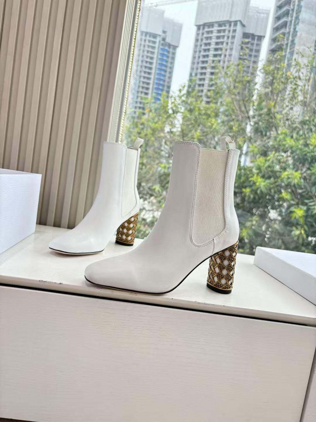 DIORの高品質ラウンドトゥ乗馬ブーツ【50％割引+送料無料】