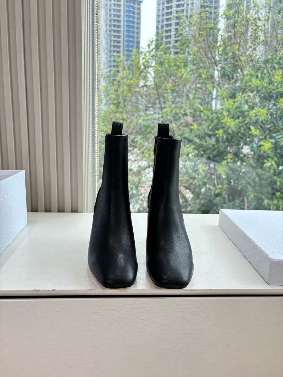 DIORの高品質ラウンドトゥ乗馬ブーツ【50％割引+送料無料】