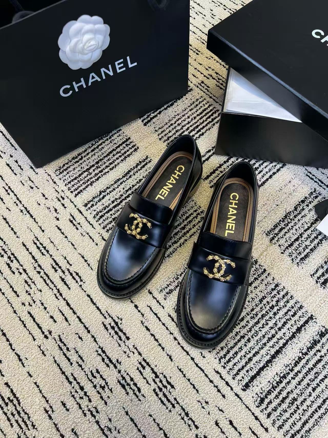 CHANE1高品質のダブルCエンボスフラットシューズ【50％割引+送料無料】