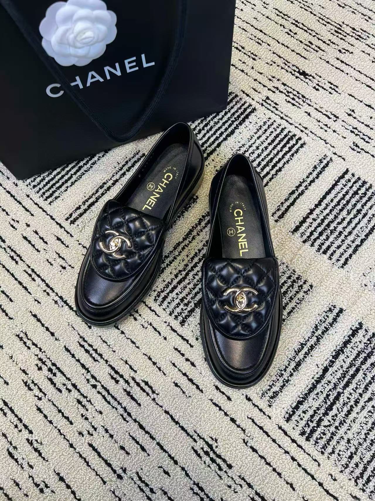 CHANE1高品質の牛革フラットシューズ【50％割引+送料無料】