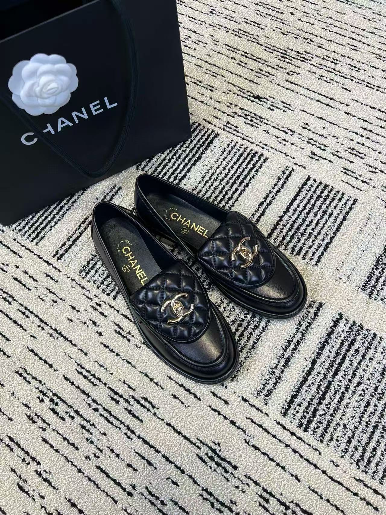 CHANE1高品質の牛革フラットシューズ【50％割引+送料無料】