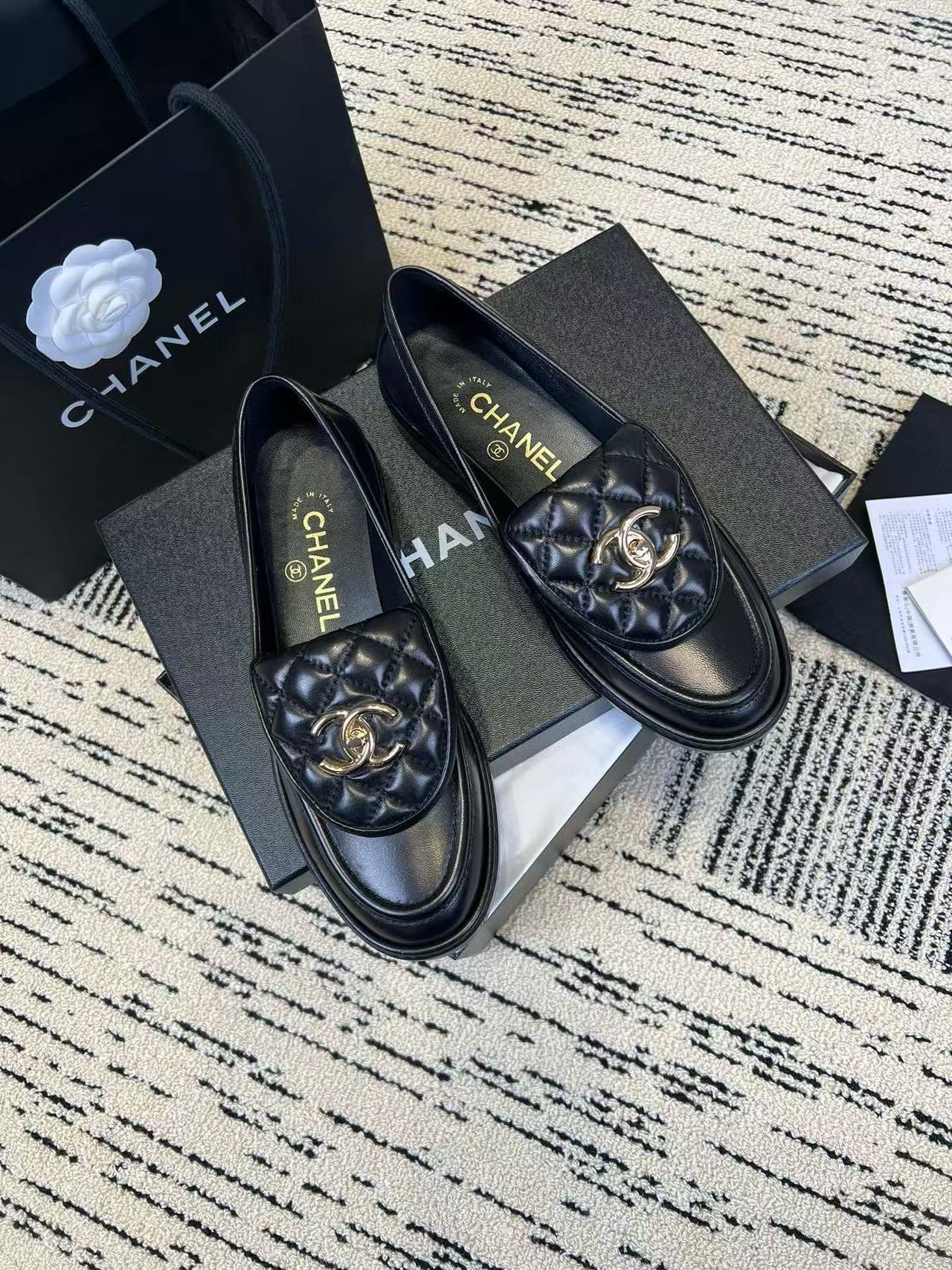 CHANE1高品質の牛革フラットシューズ【50％割引+送料無料】