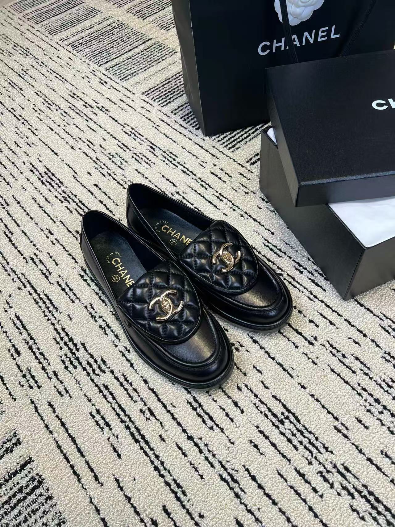 CHANE1高品質の牛革フラットシューズ【50％割引+送料無料】